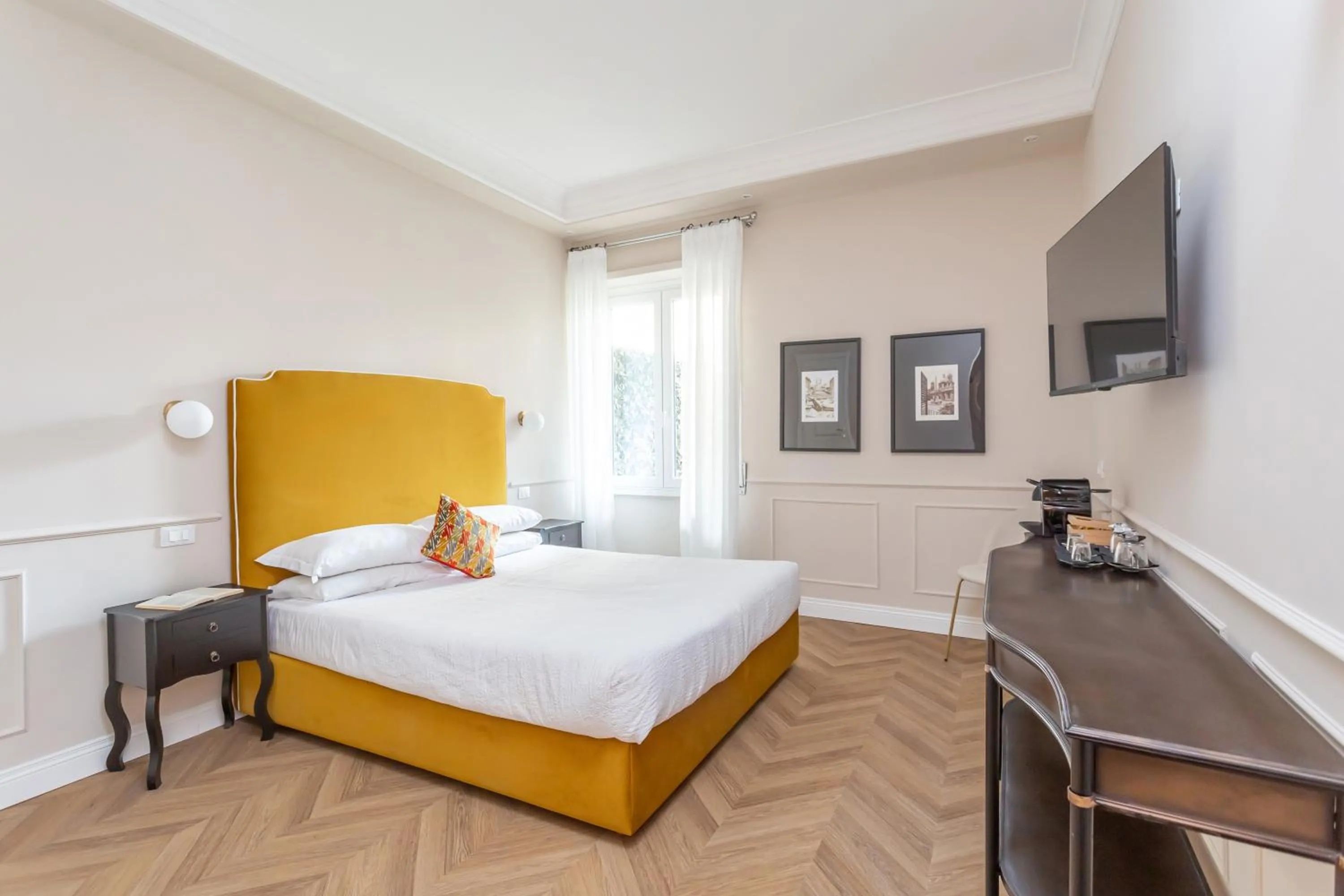 Bed in Rome Central Inn