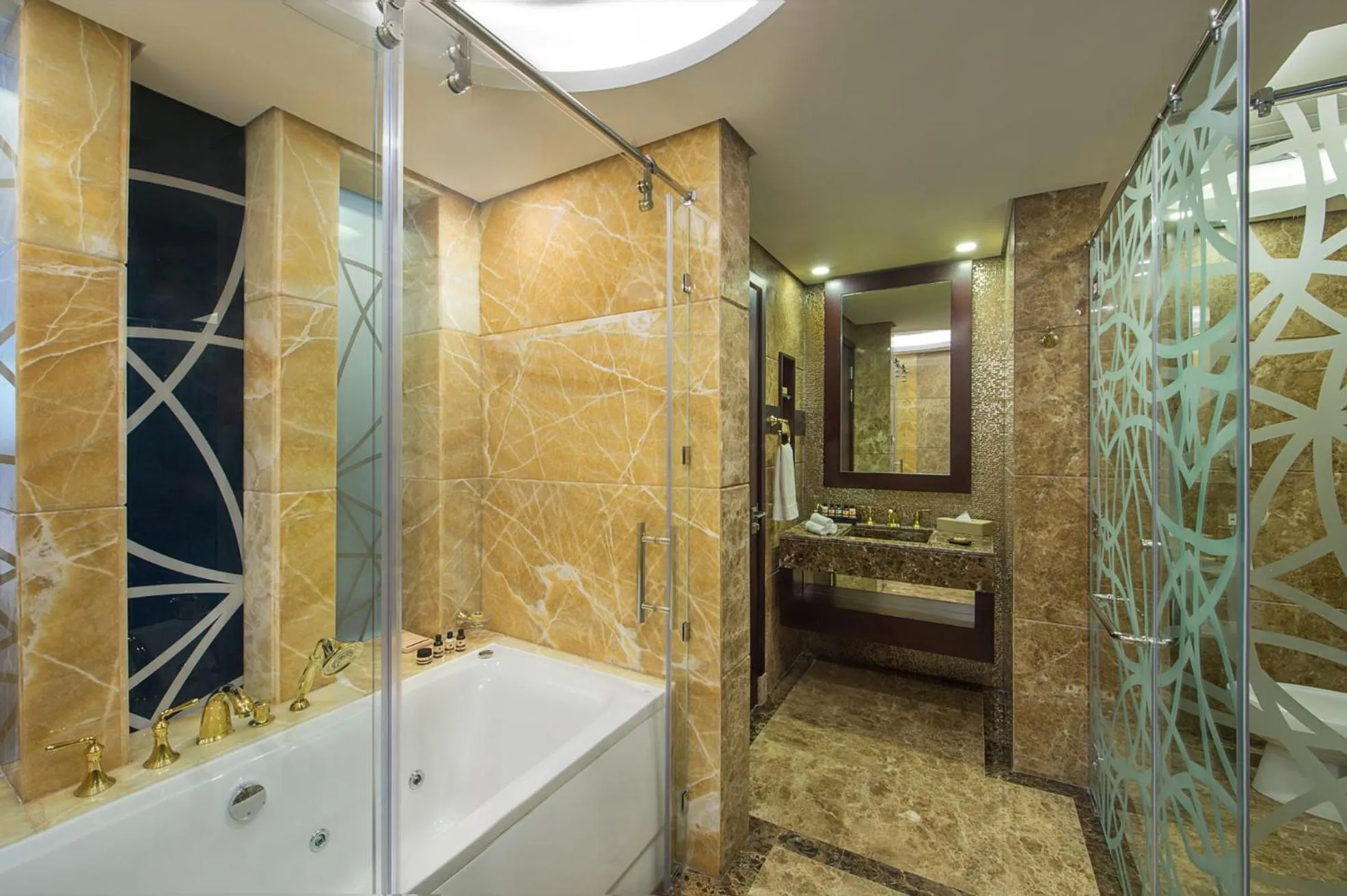 Shower in Gulf Court Hotel Business Bay