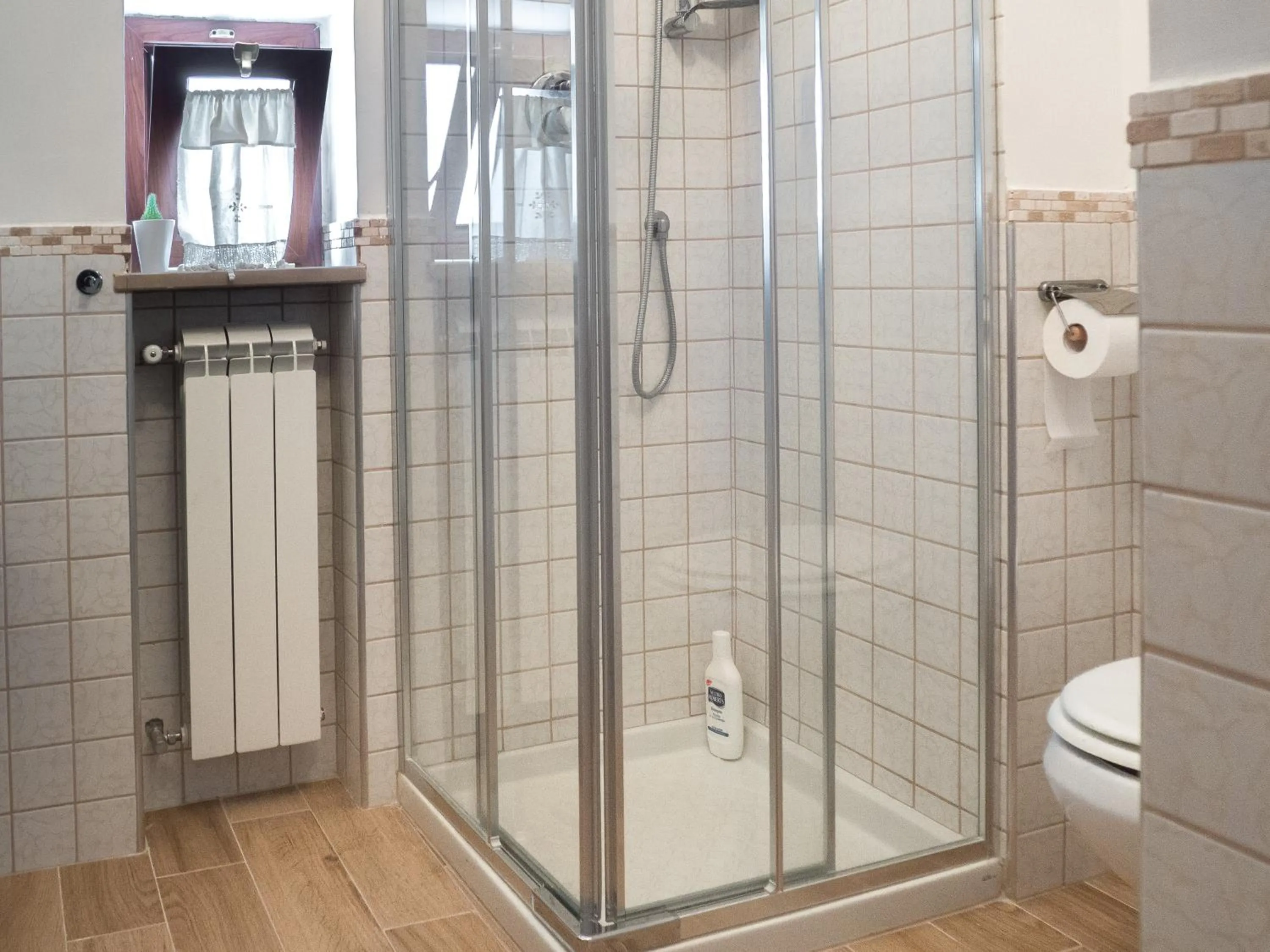 Shower in B&b A casa di Maybe