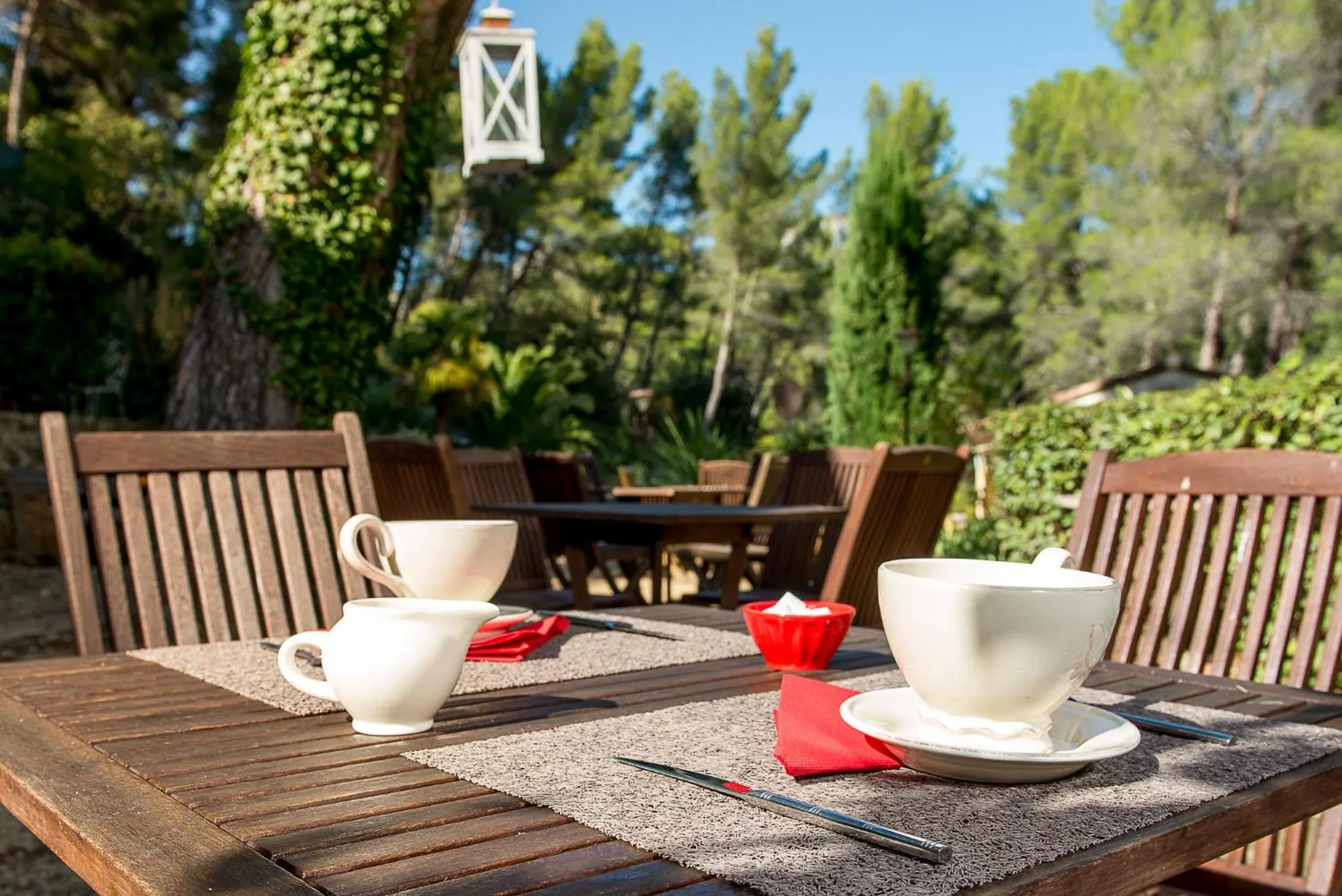 Food and drinks in Domaine Jobert