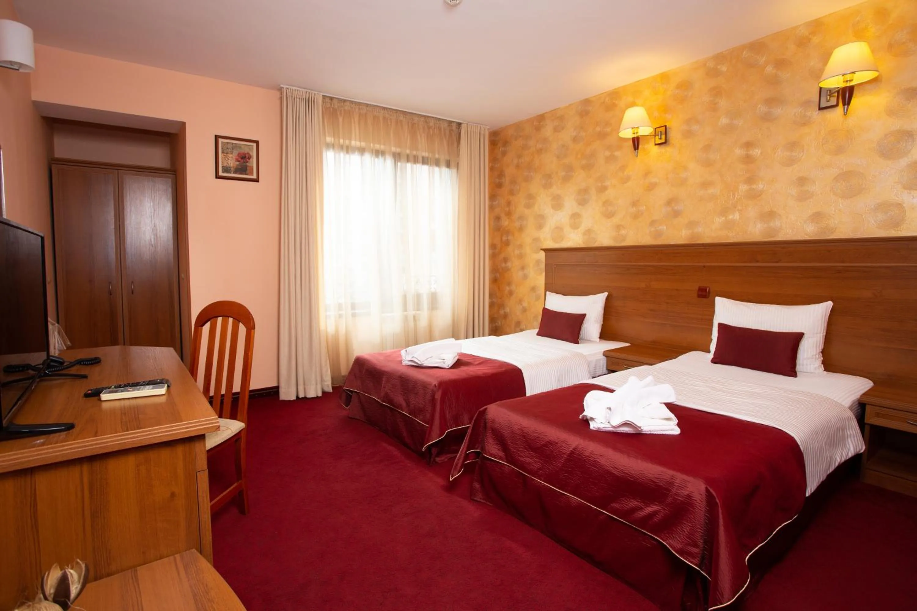 Photo of the whole room, Bed in Contessa Hotel