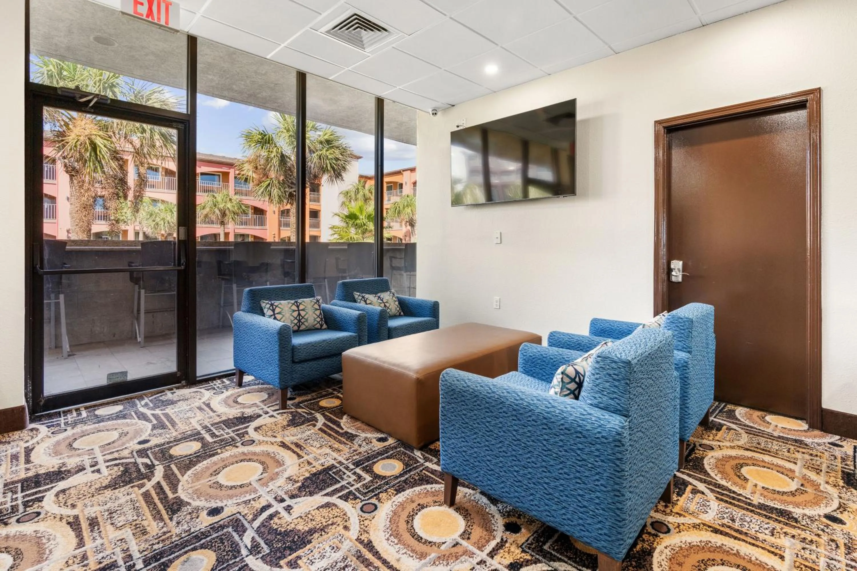 Communal lounge/ TV room in Clarion Pointe Galveston - Beachfront