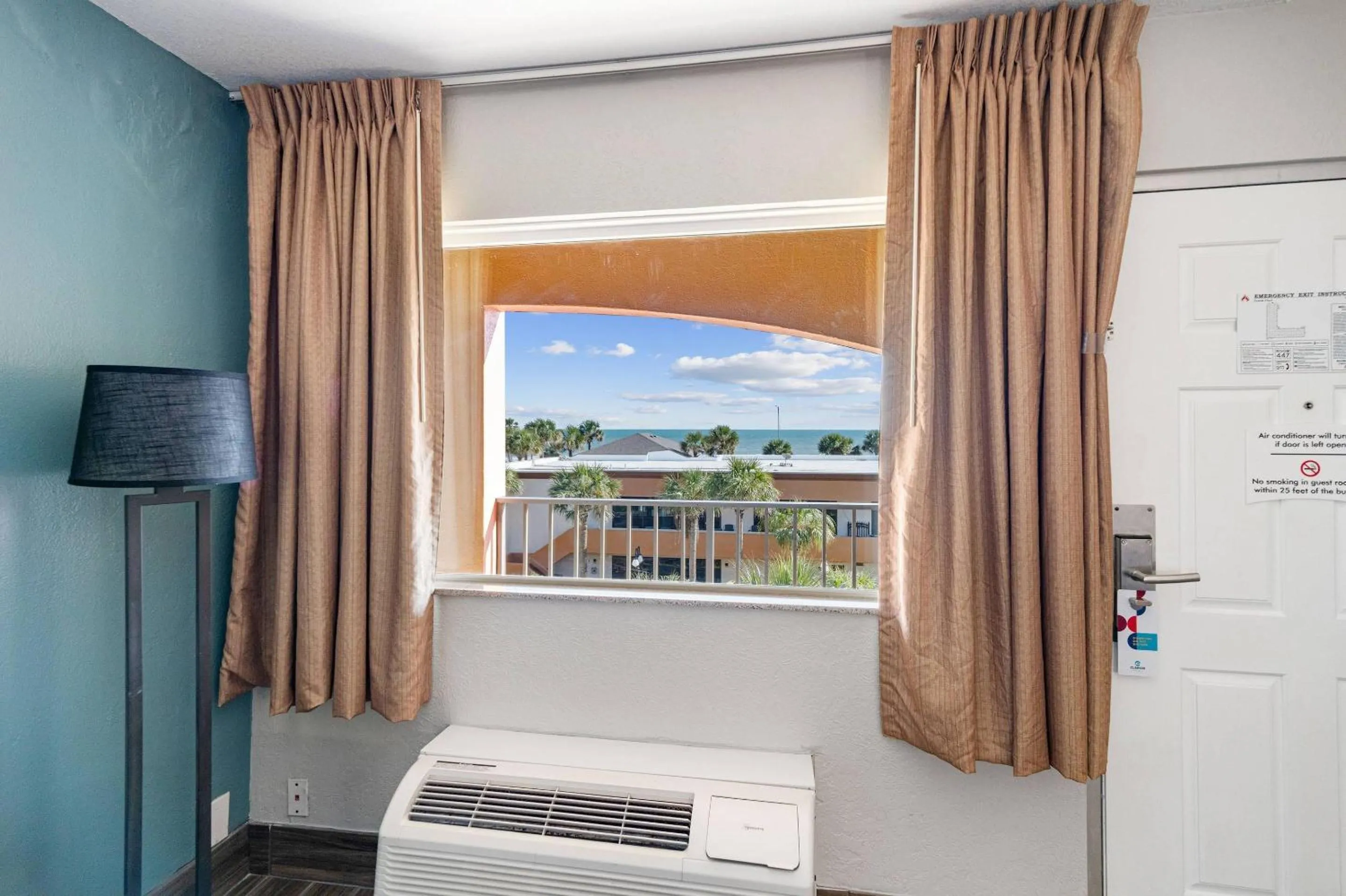 Bedroom in Clarion Pointe Galveston - Beachfront