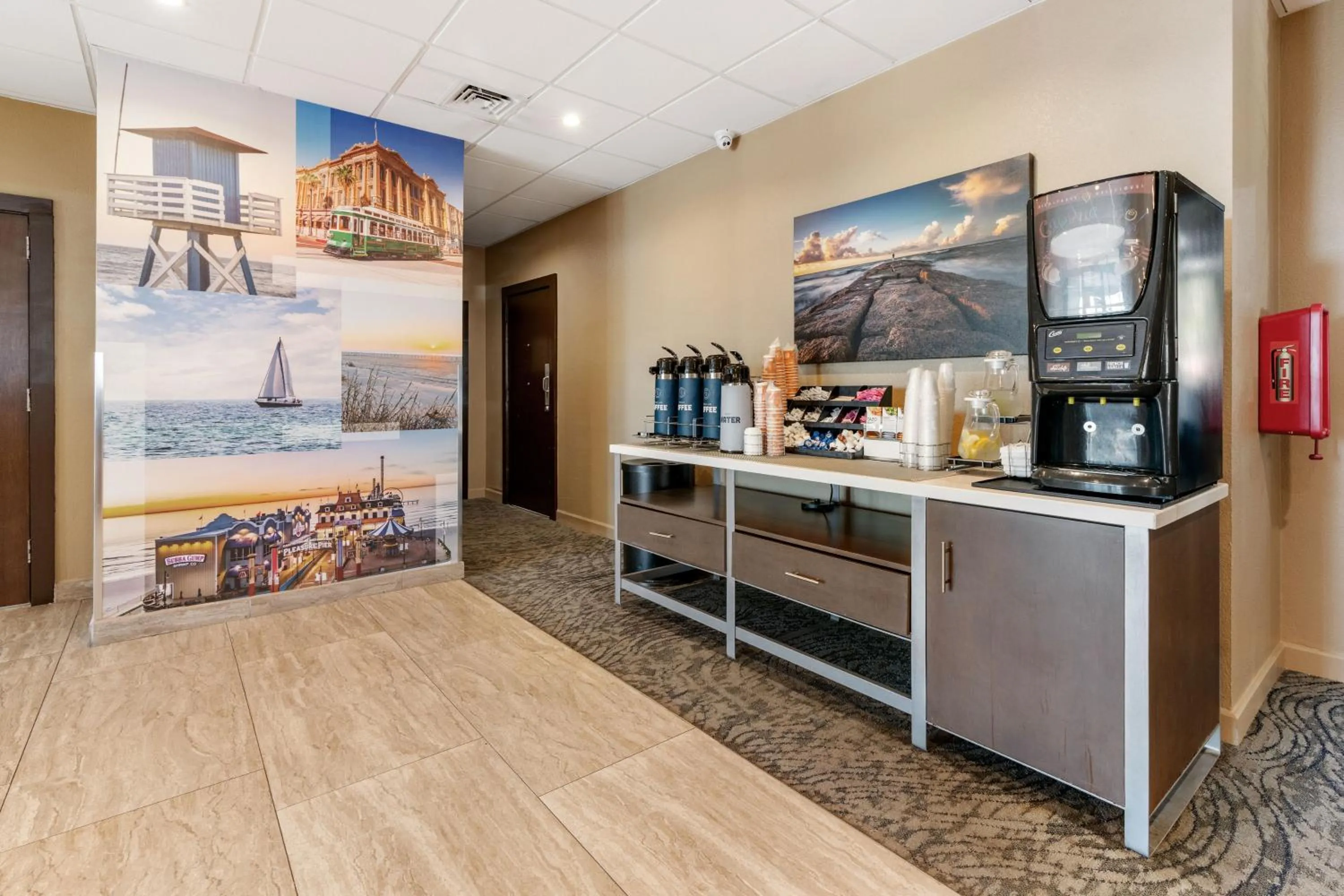 Coffee/tea facilities in Clarion Pointe Galveston - Beachfront