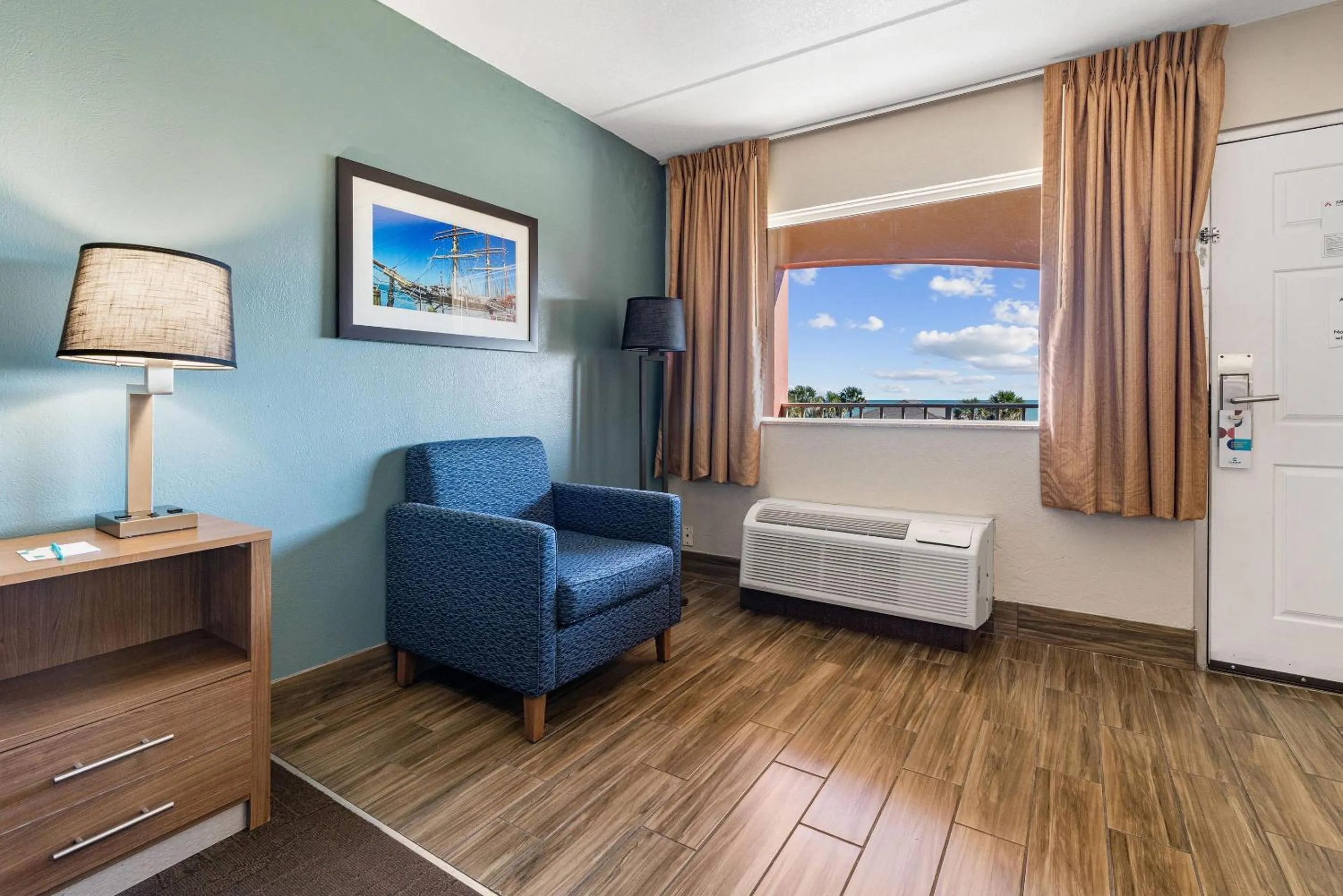 Bedroom in Clarion Pointe Galveston - Beachfront