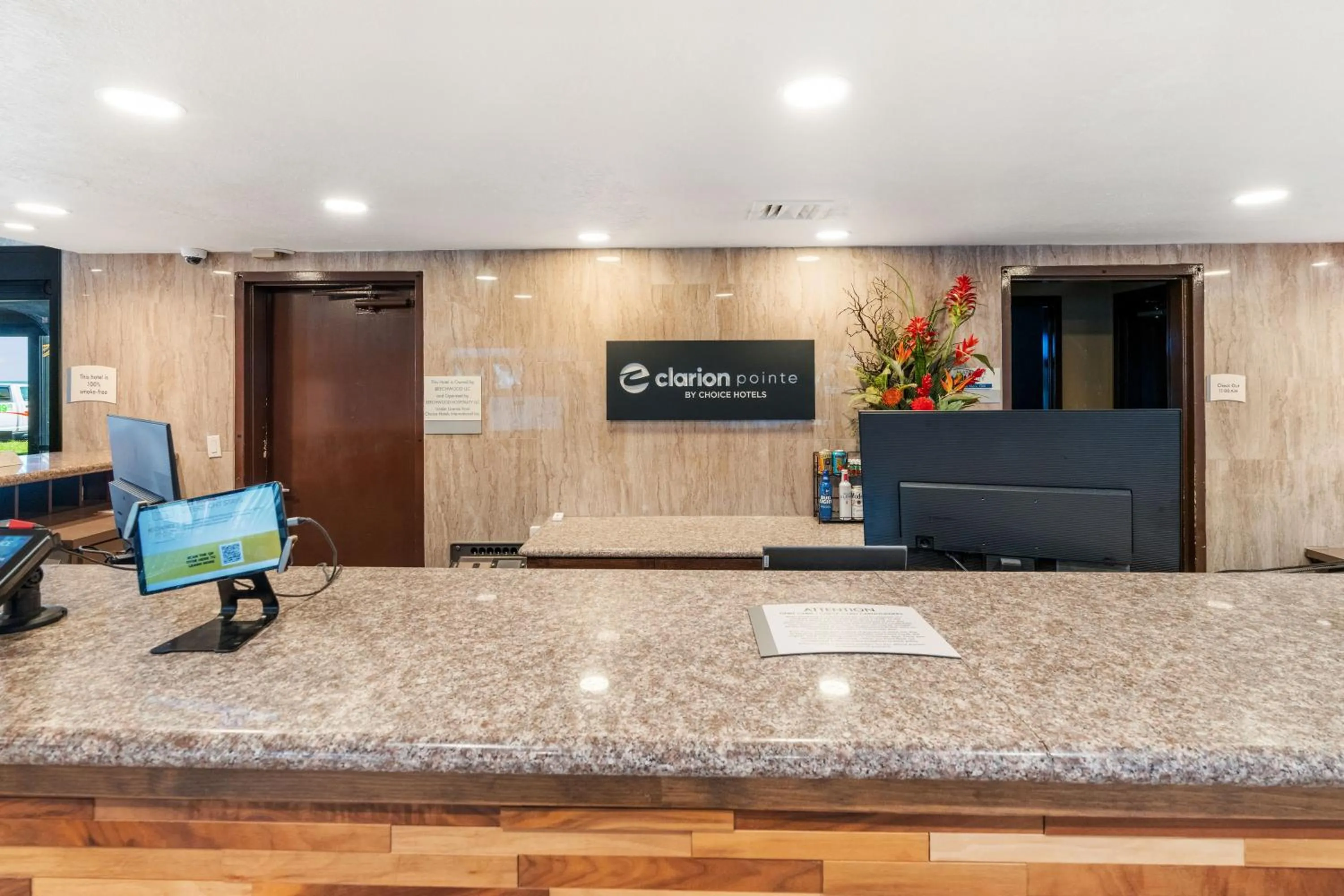 Lobby or reception in Clarion Pointe Galveston - Beachfront