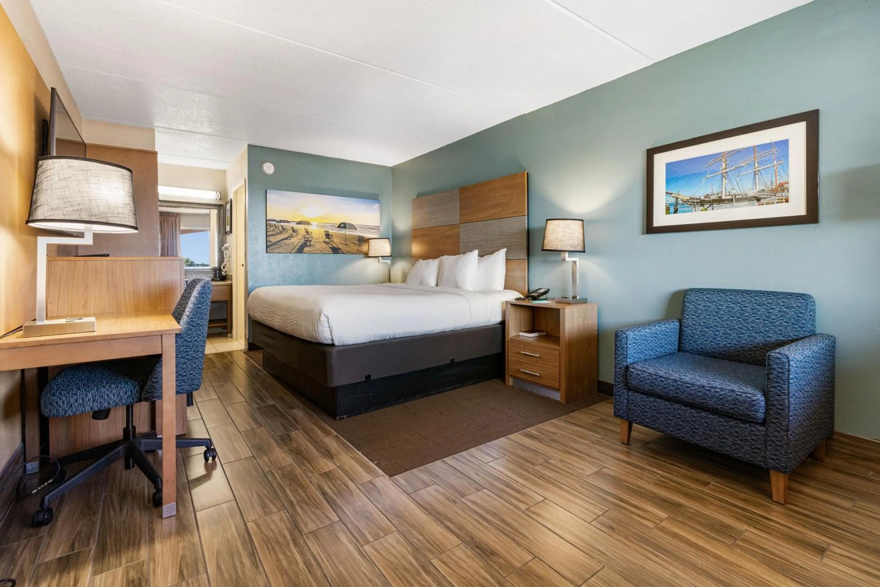 Bed in Clarion Pointe Galveston - Beachfront