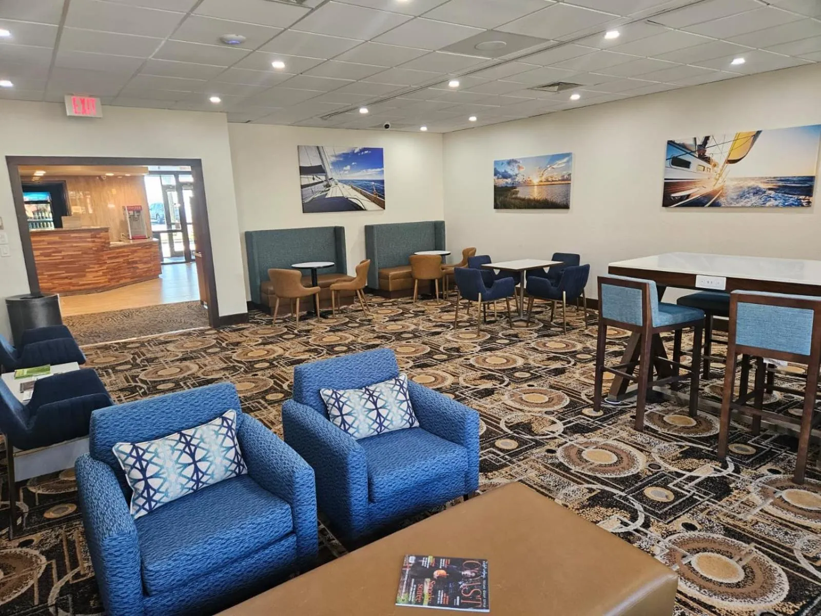 Communal lounge/ TV room in Clarion Pointe Galveston - Beachfront