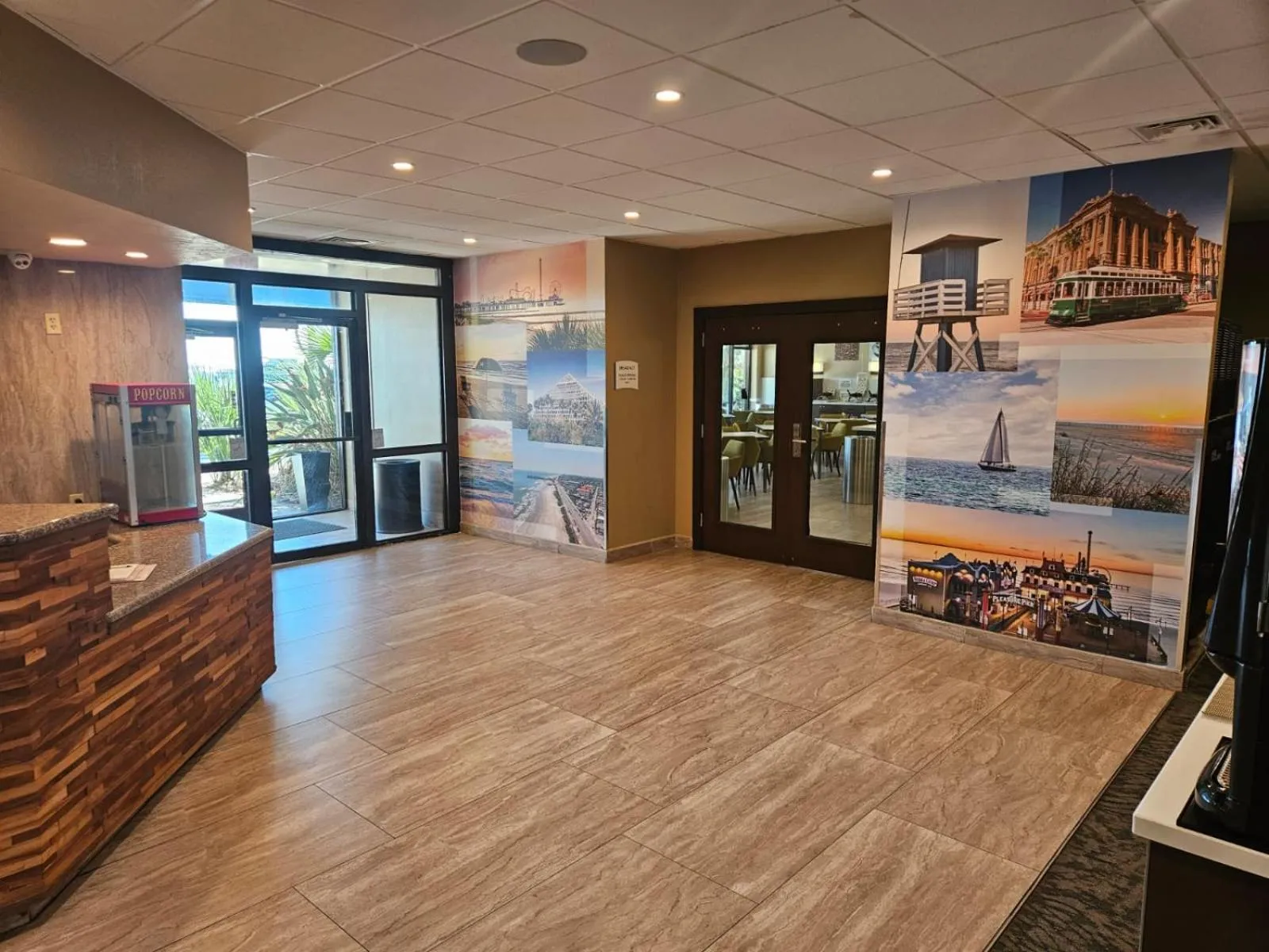 Lobby or reception in Clarion Pointe Galveston - Beachfront
