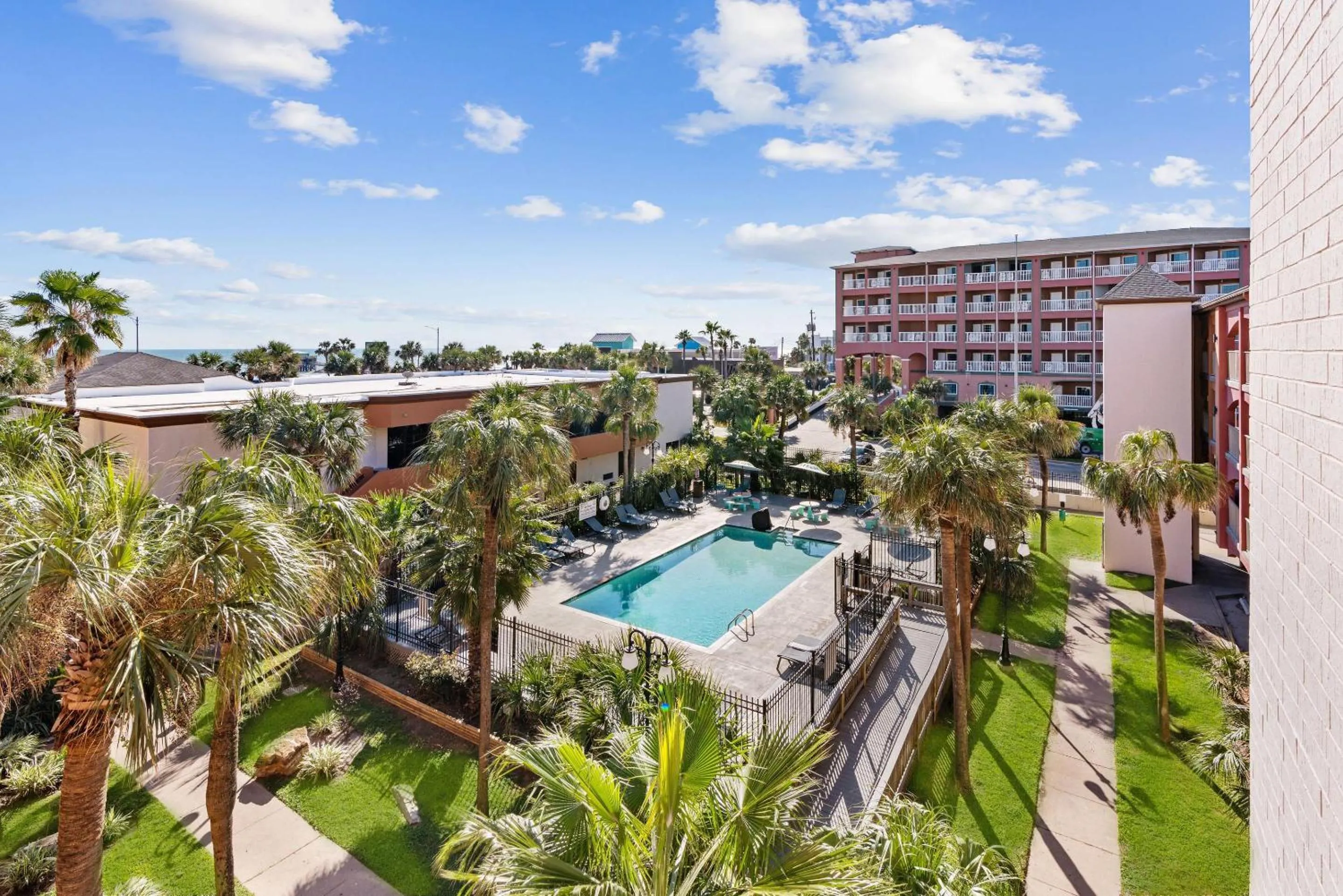 Swimming pool in Clarion Pointe Galveston - Beachfront