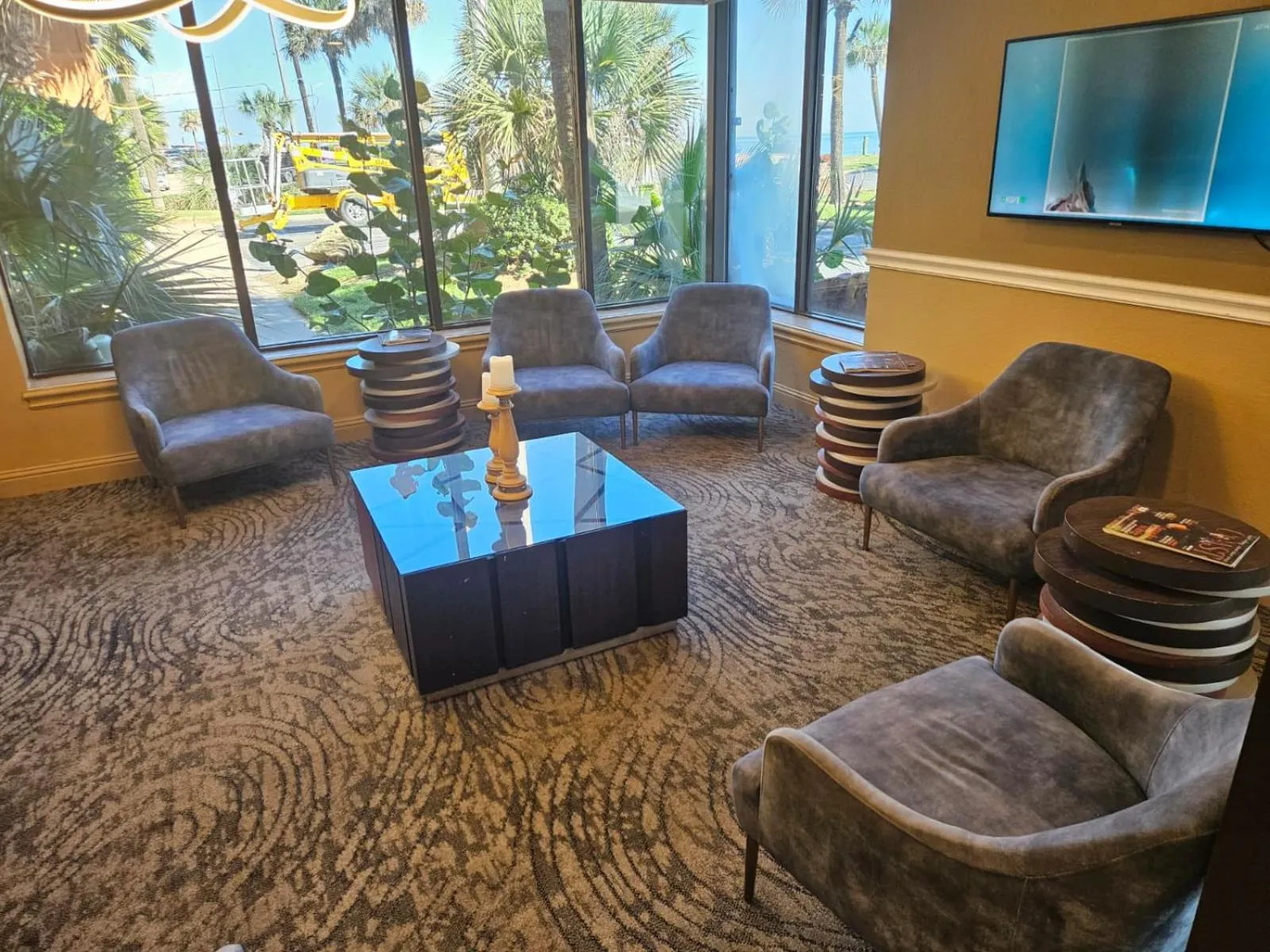 Lobby or reception in Clarion Pointe Galveston - Beachfront