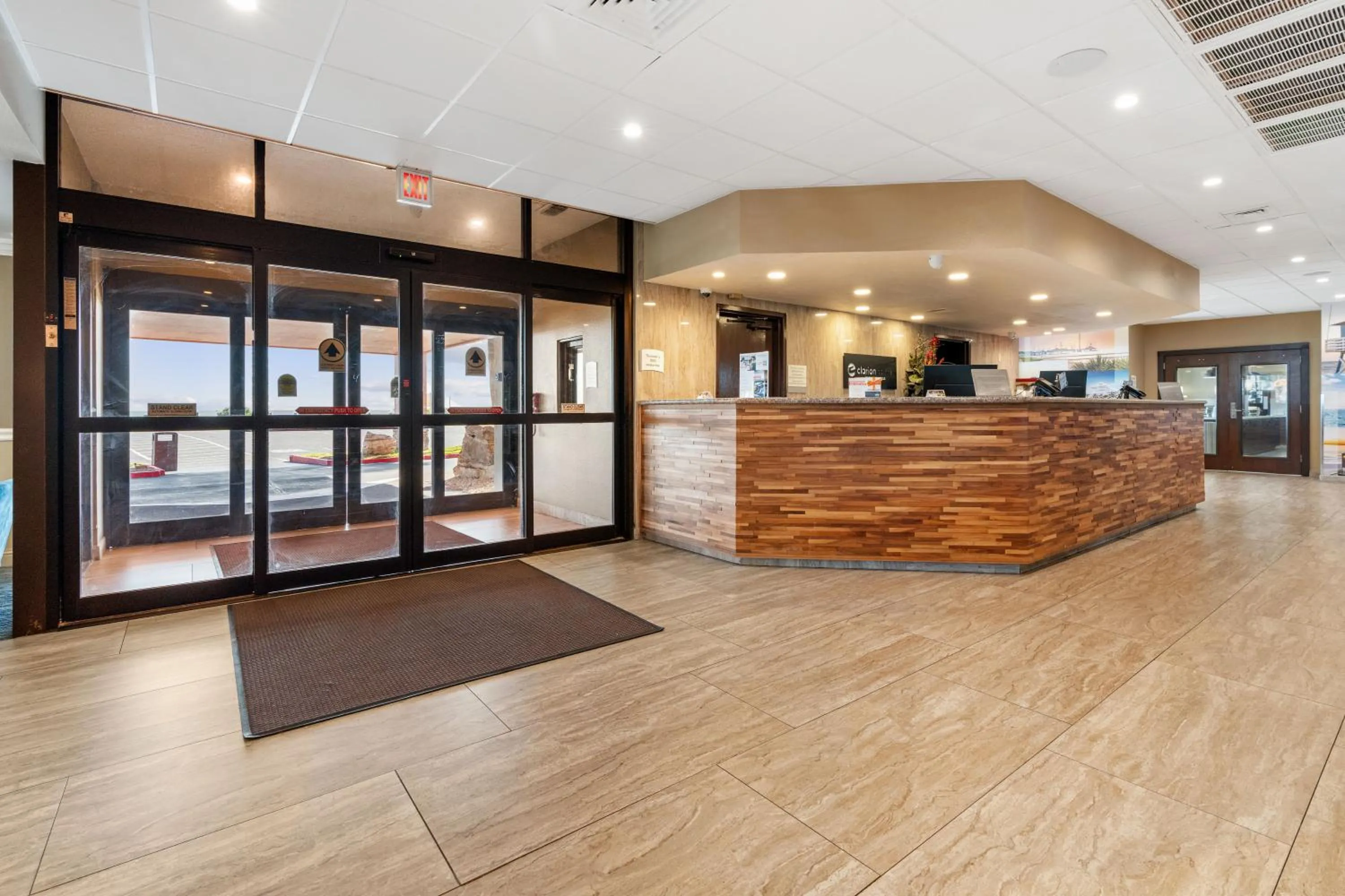 Lobby or reception in Clarion Pointe Galveston - Beachfront