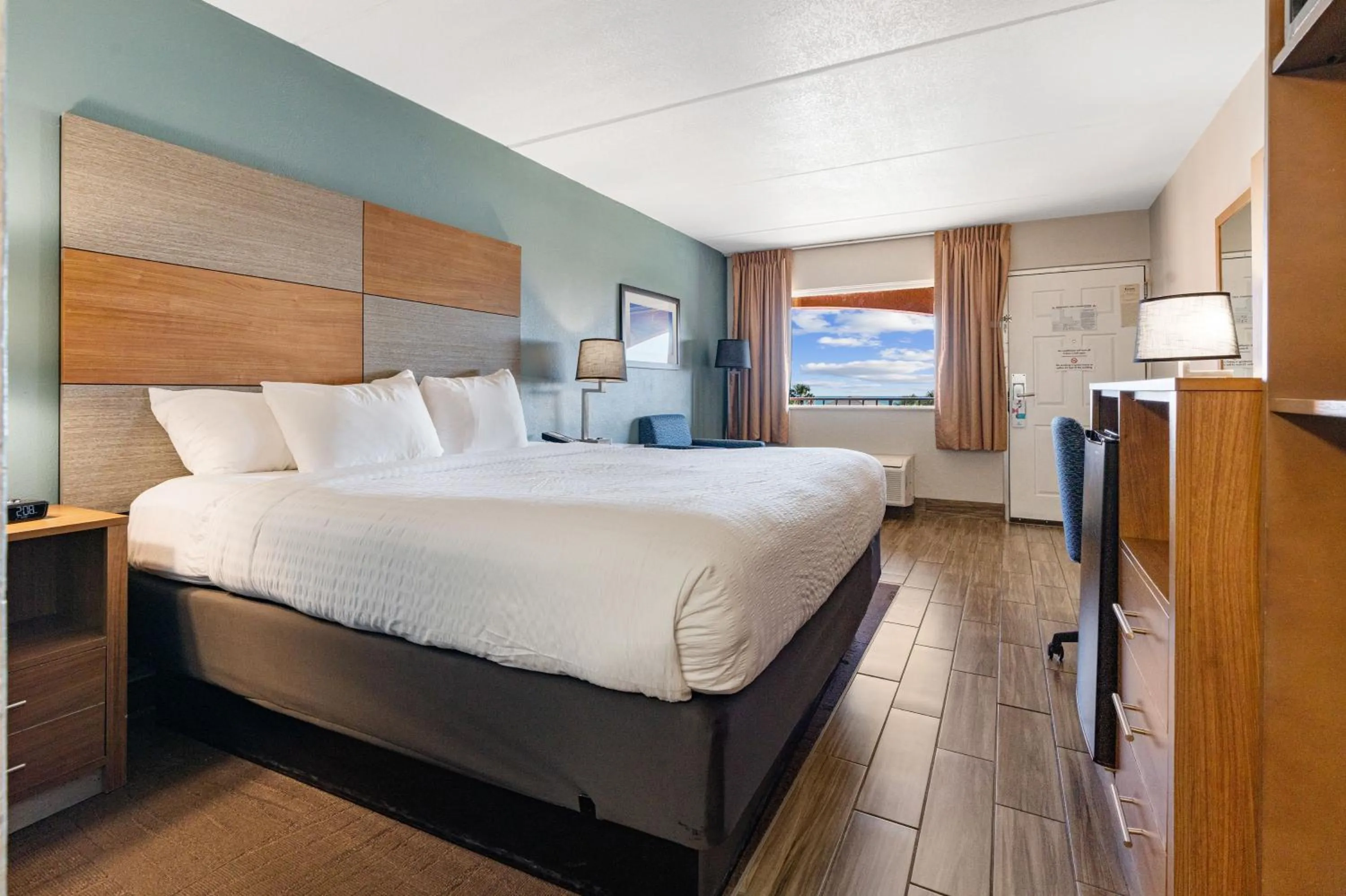 Bed in Clarion Pointe Galveston - Beachfront