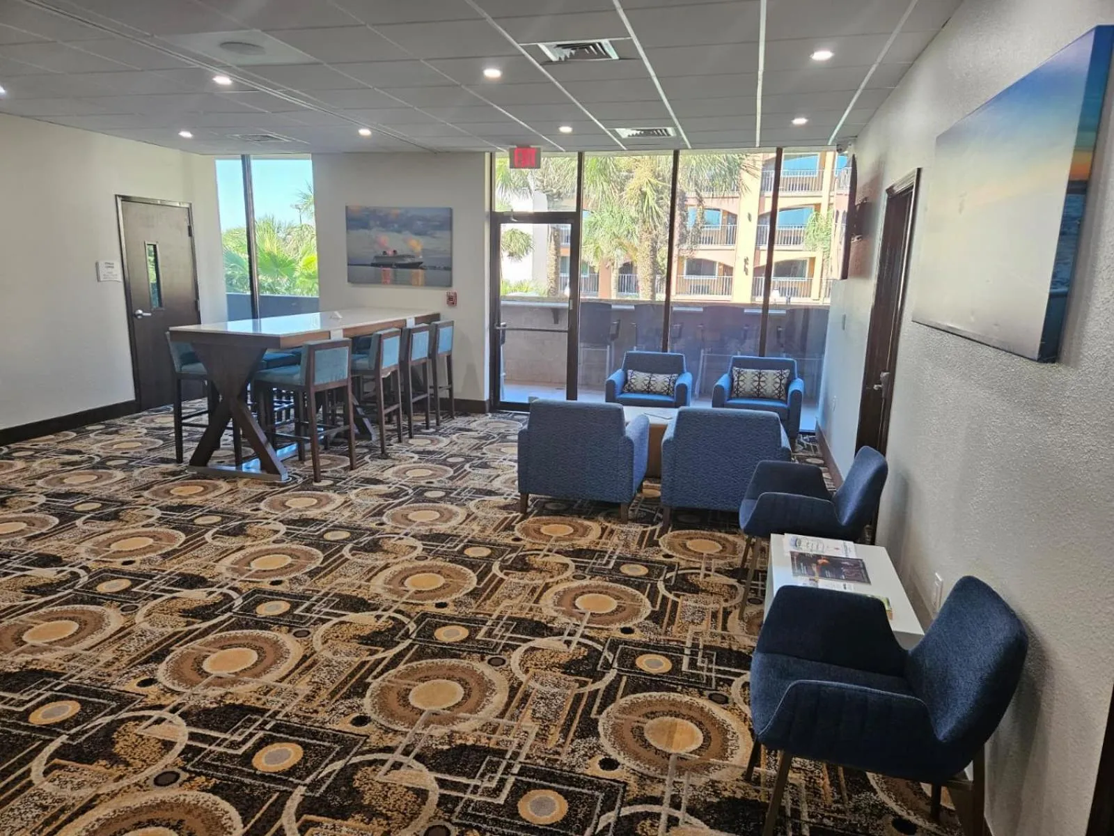 Communal lounge/ TV room in Clarion Pointe Galveston - Beachfront