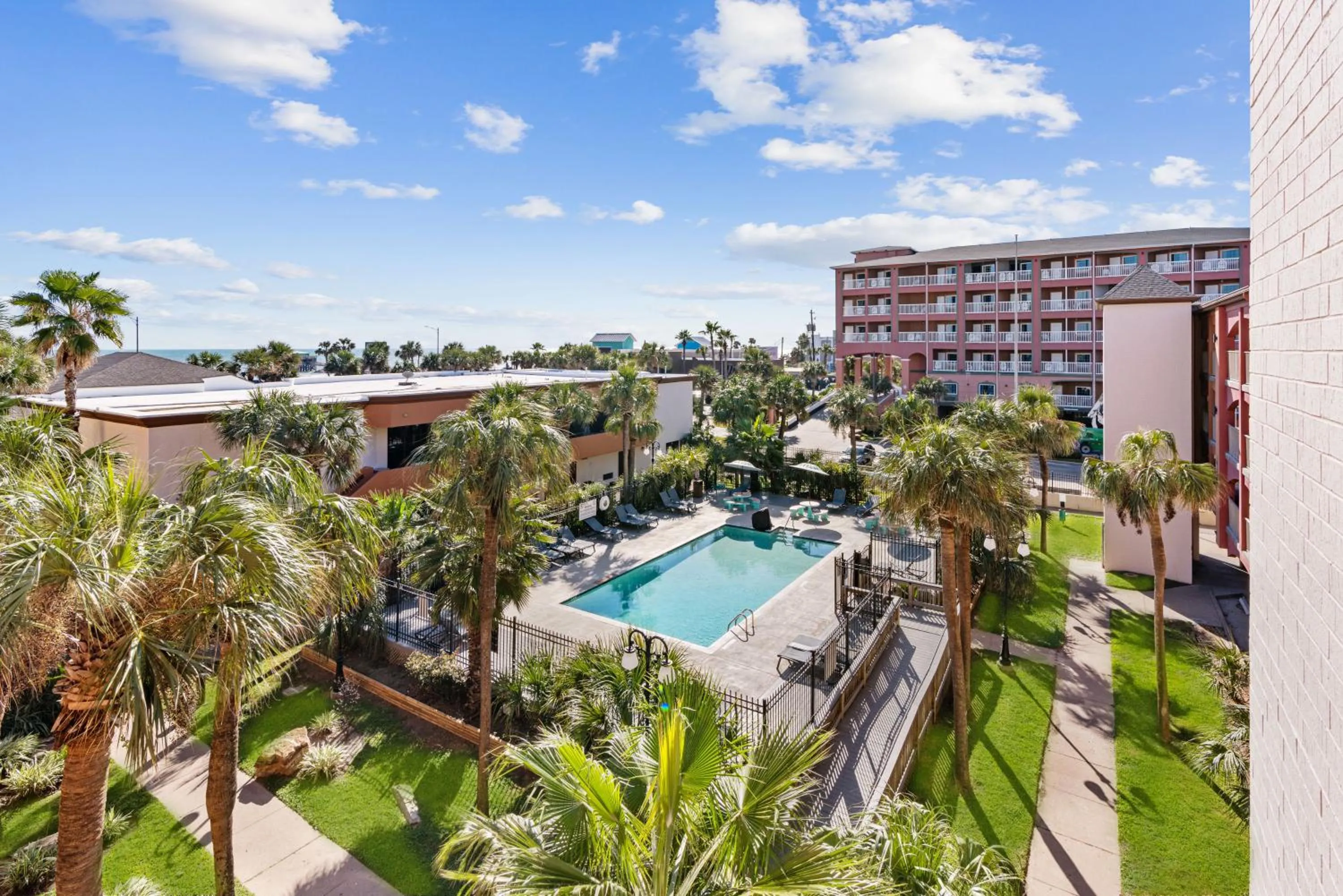 Property building in Clarion Pointe Galveston - Beachfront