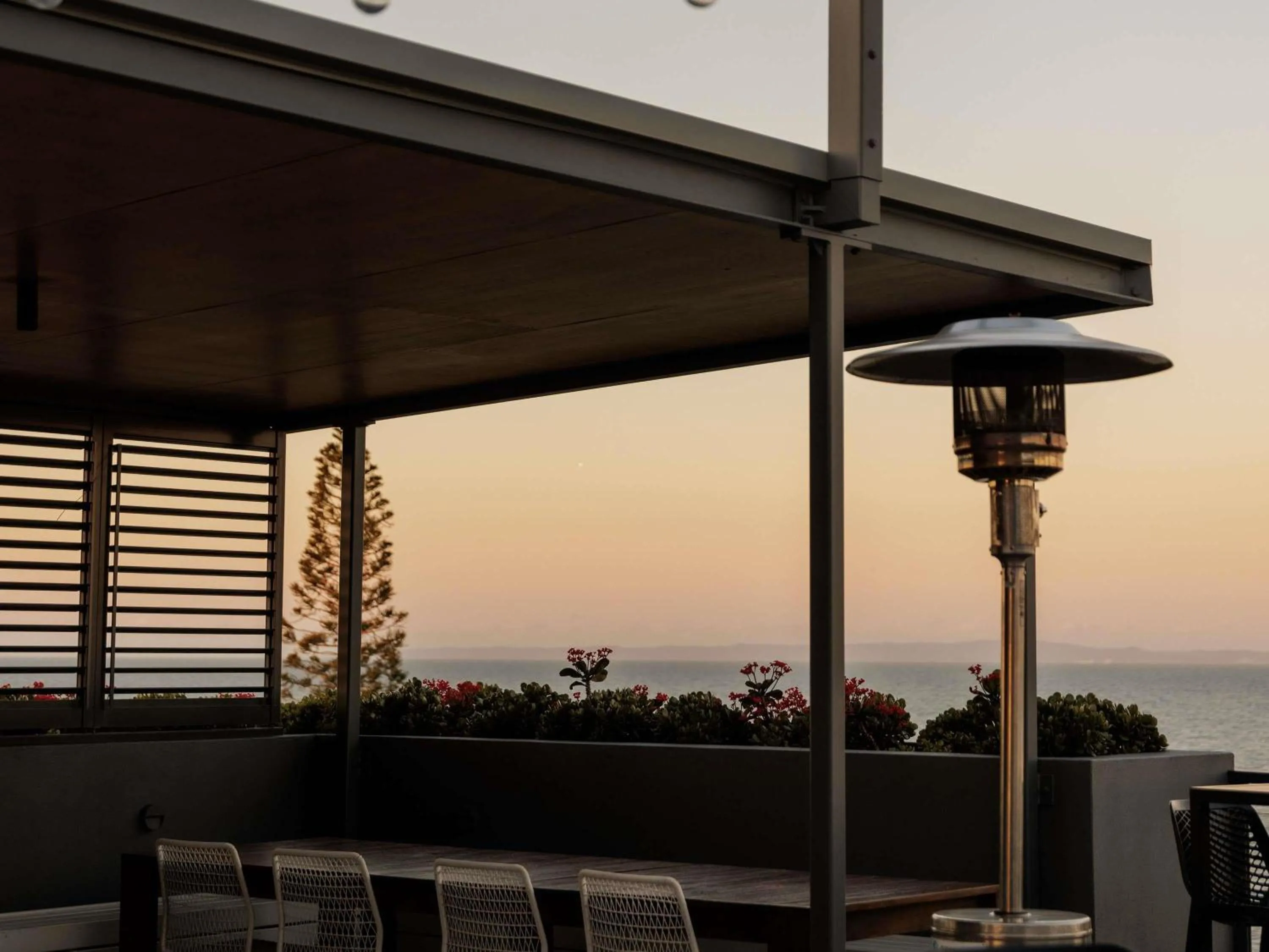 Lounge or bar in The Sebel Brisbane Margate Beach