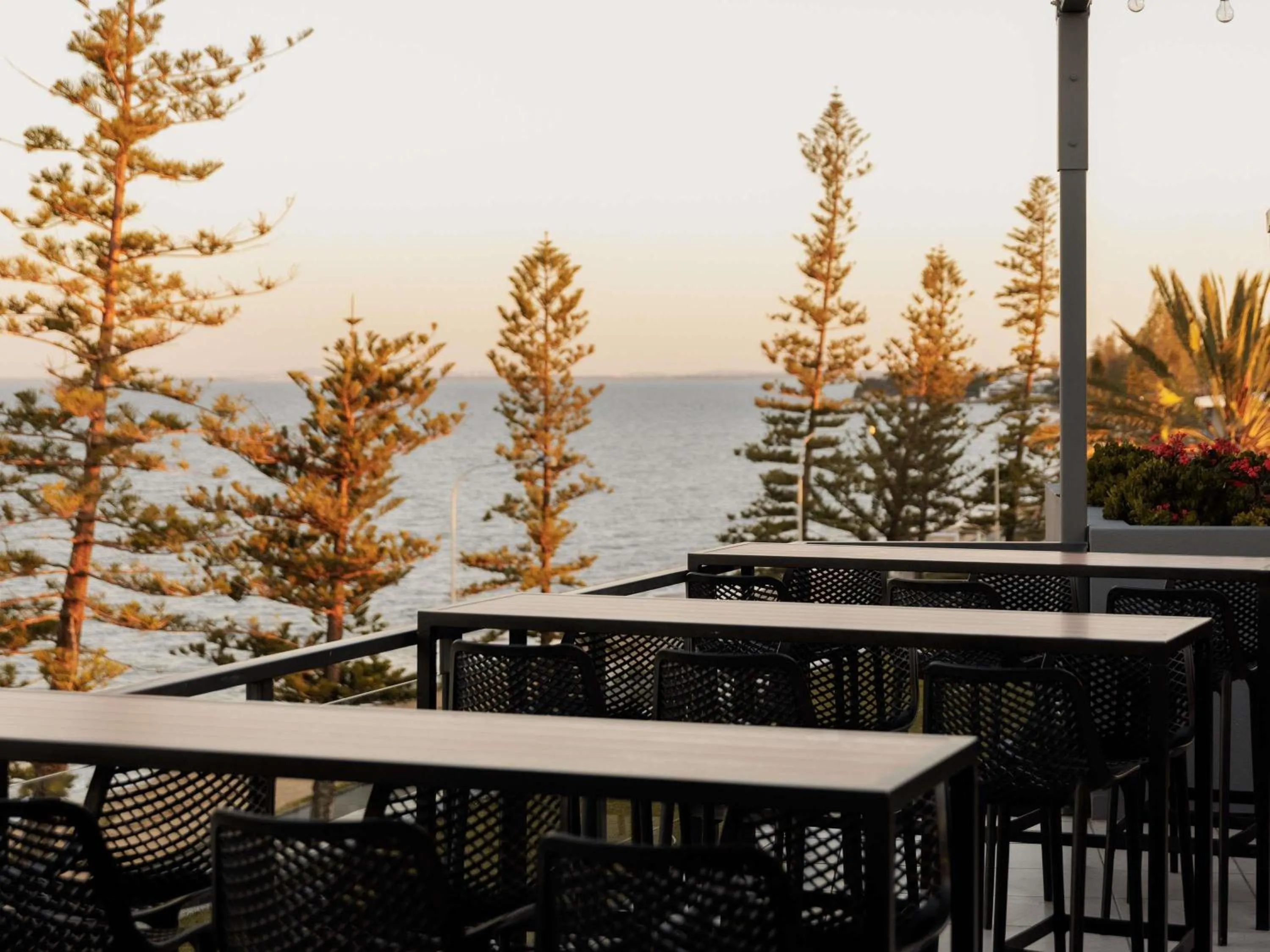 Lounge or bar in The Sebel Brisbane Margate Beach