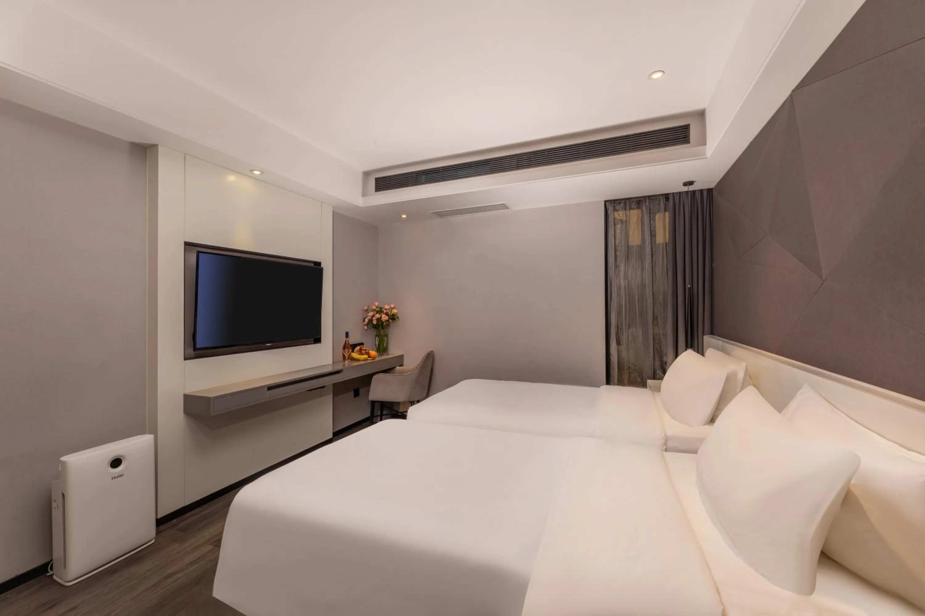 Bed in Mercure Hangzhou Qianjiang