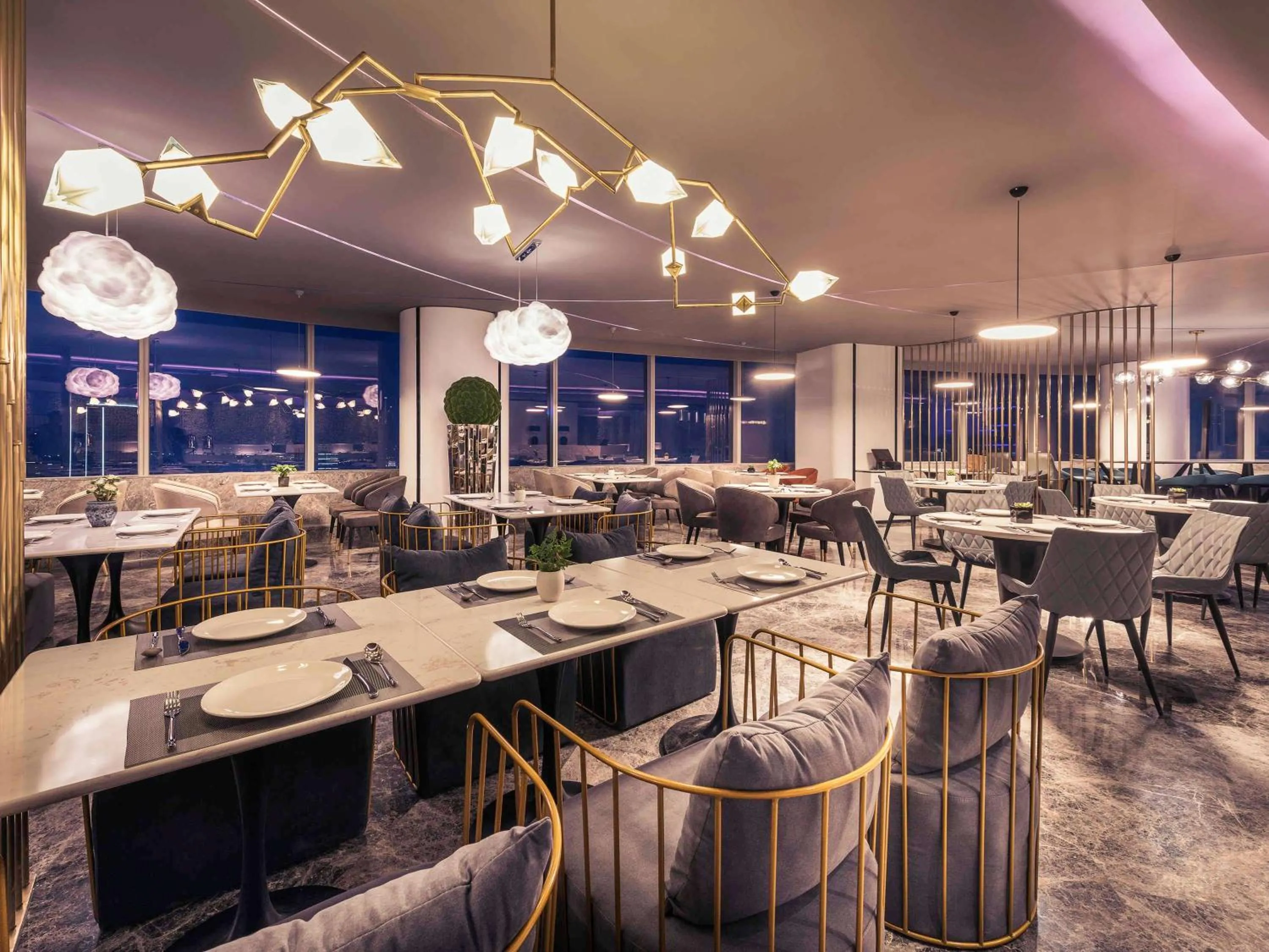 Restaurant/places to eat in Mercure Hangzhou Qianjiang