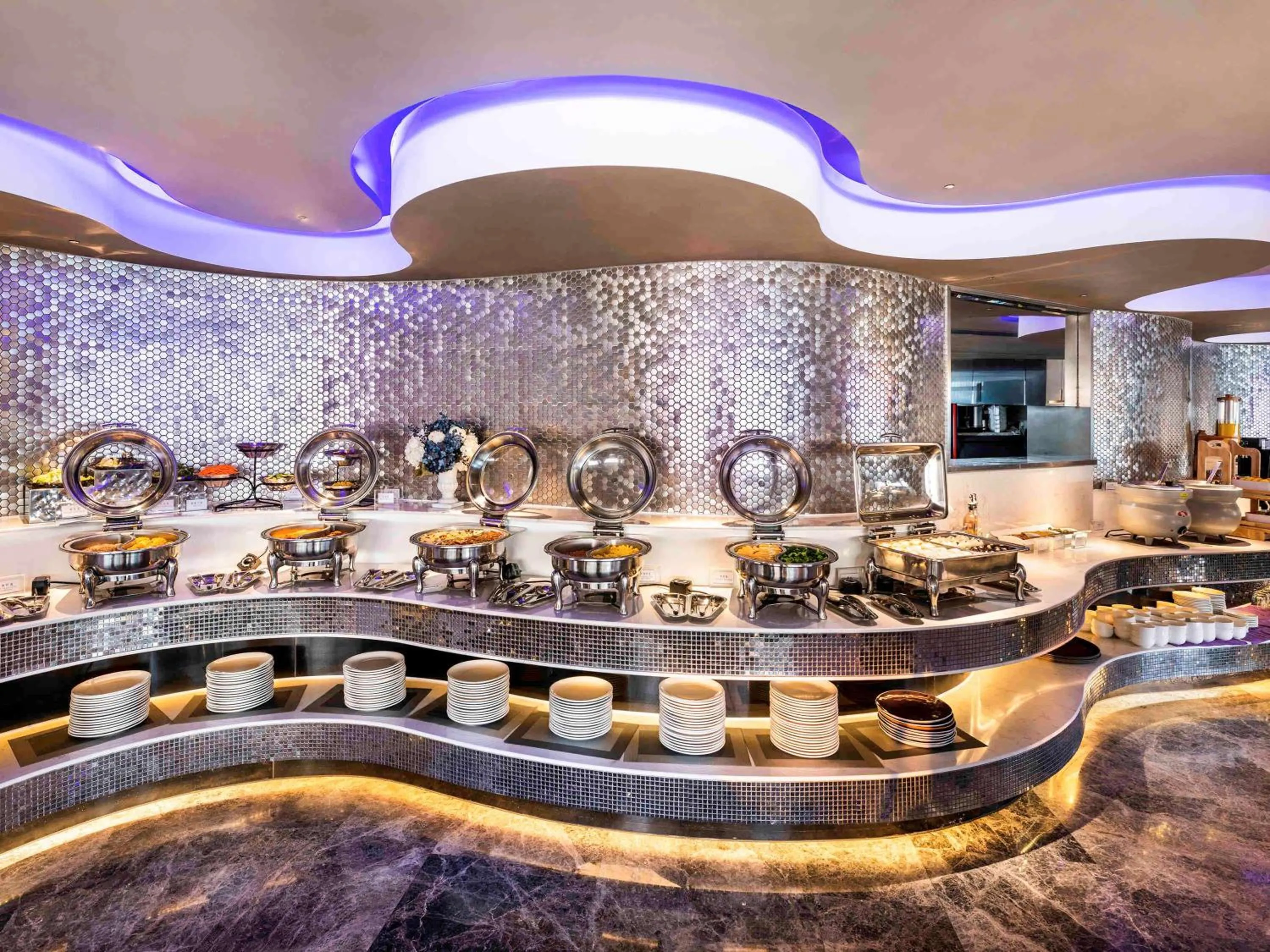 Restaurant/places to eat in Mercure Hangzhou Qianjiang