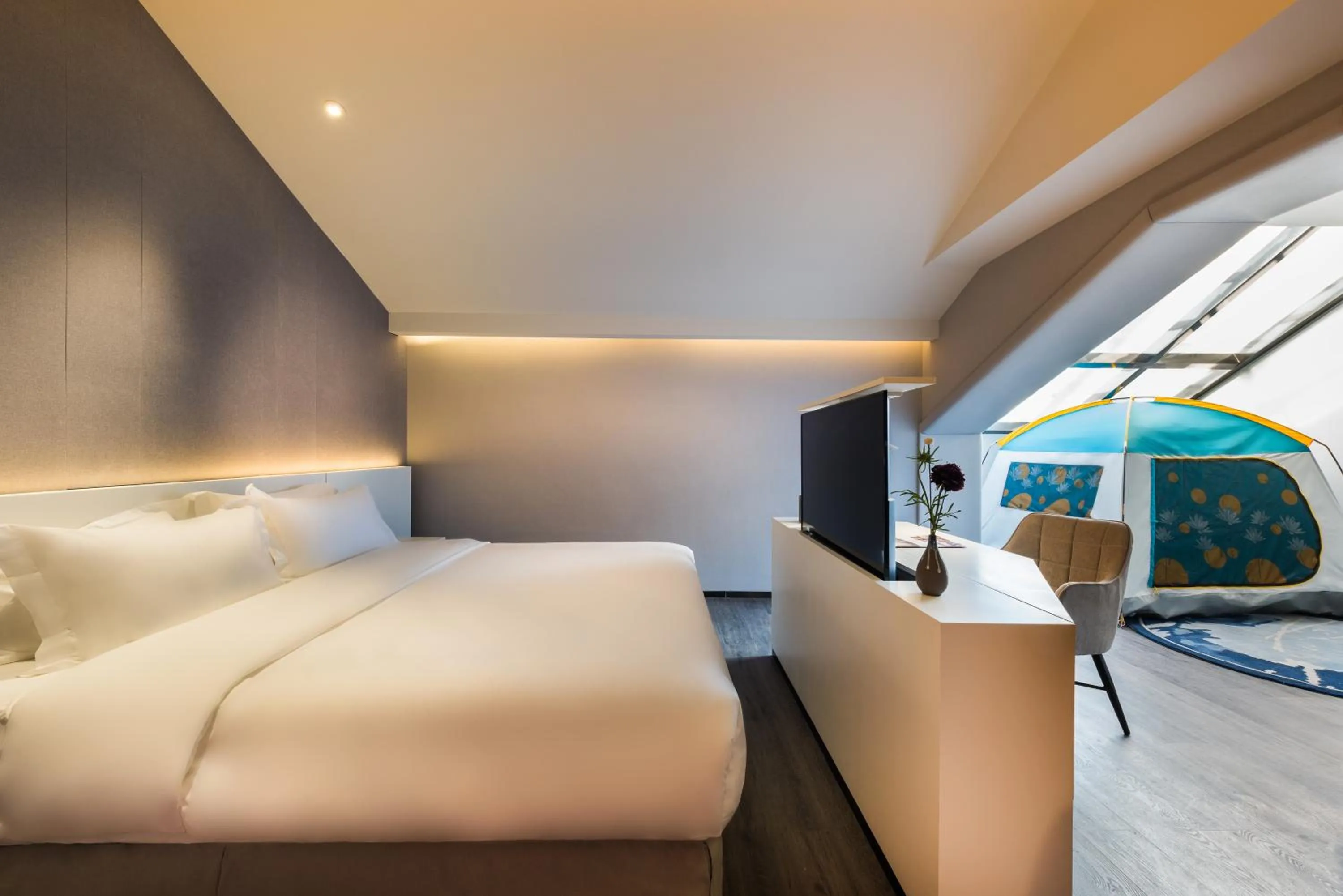 Bathroom, Bed in Mercure Hangzhou Qianjiang