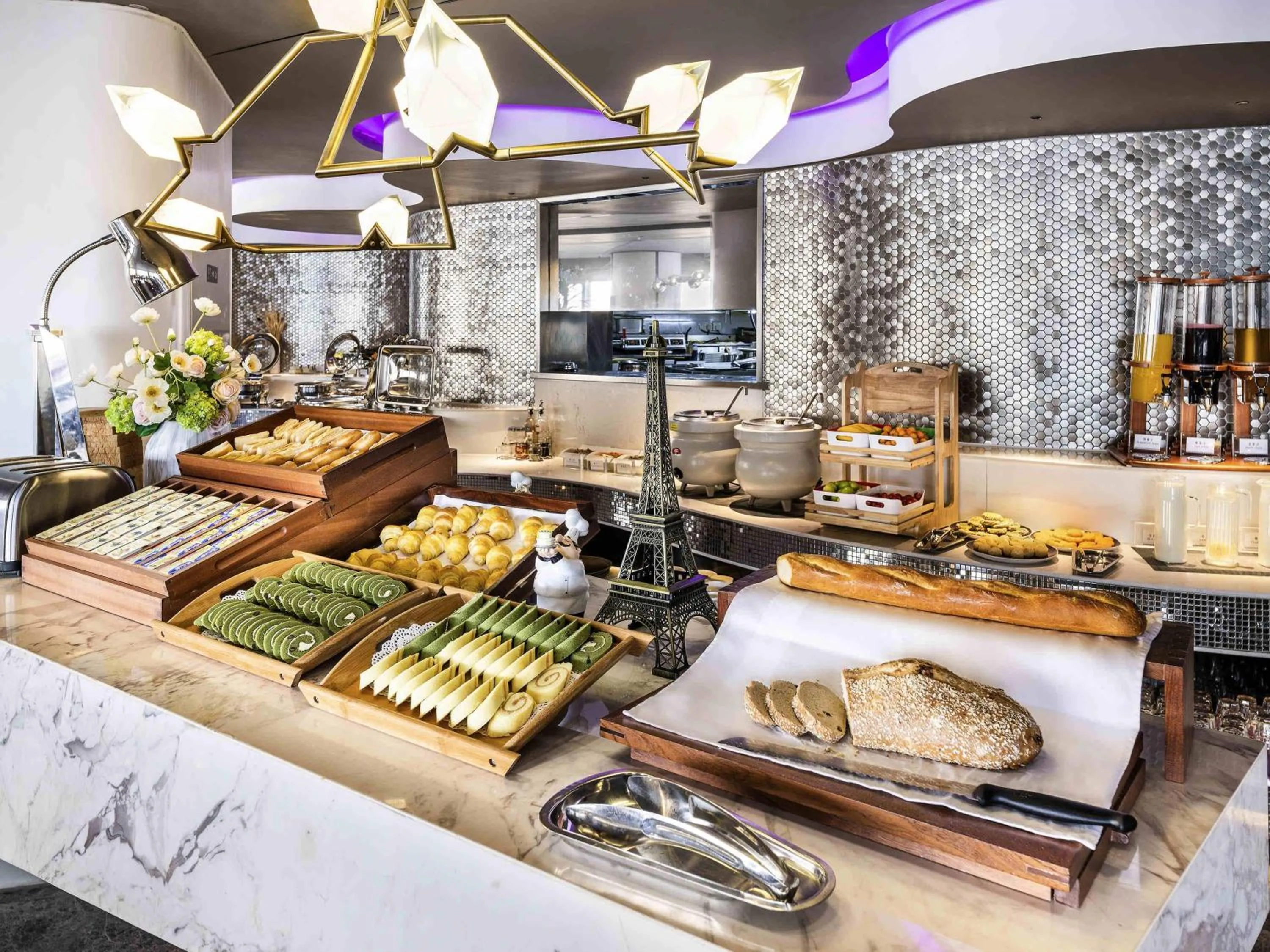 Restaurant/places to eat in Mercure Hangzhou Qianjiang