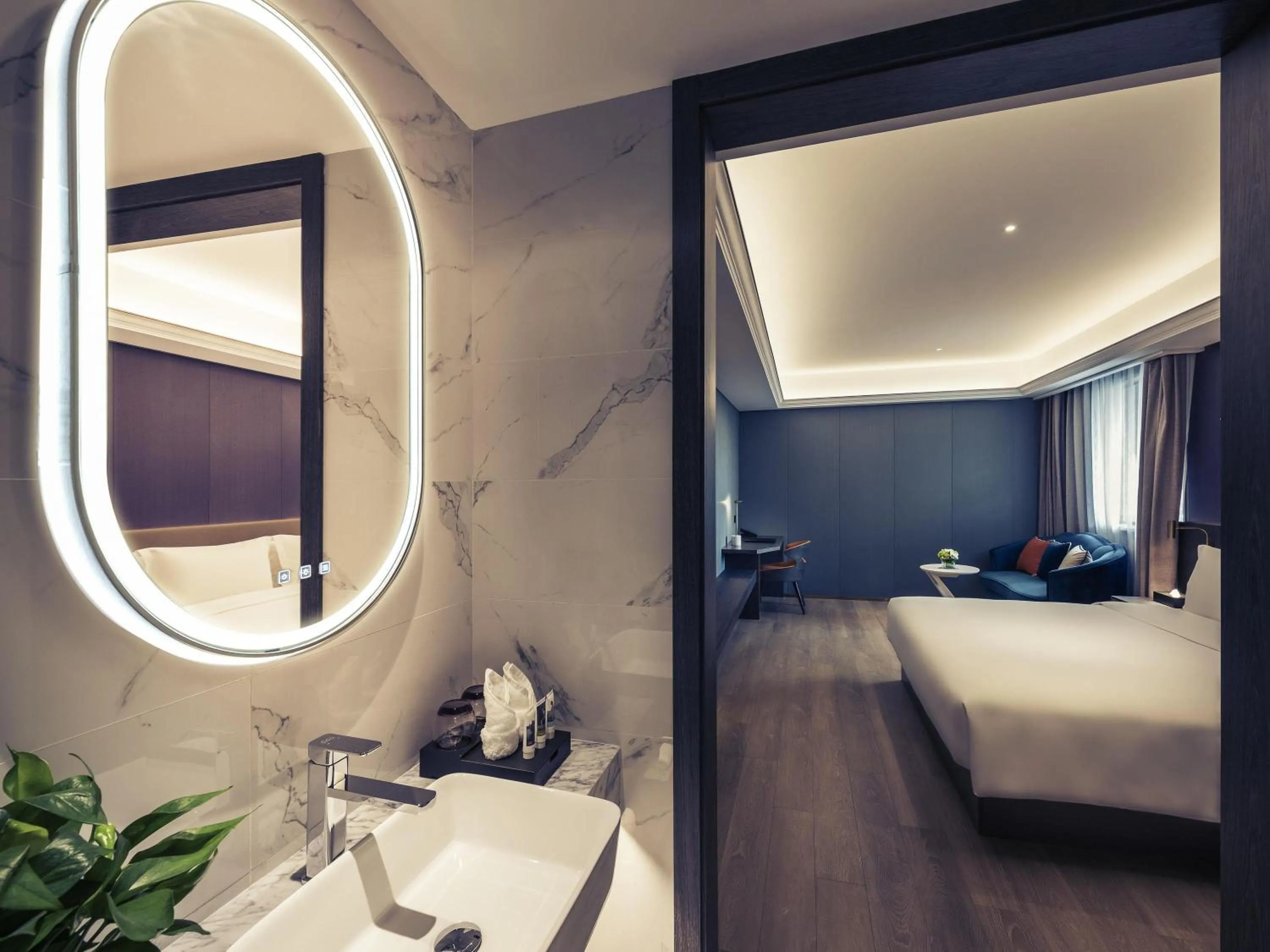 Bedroom, Bed in Mercure Shanghai NECC