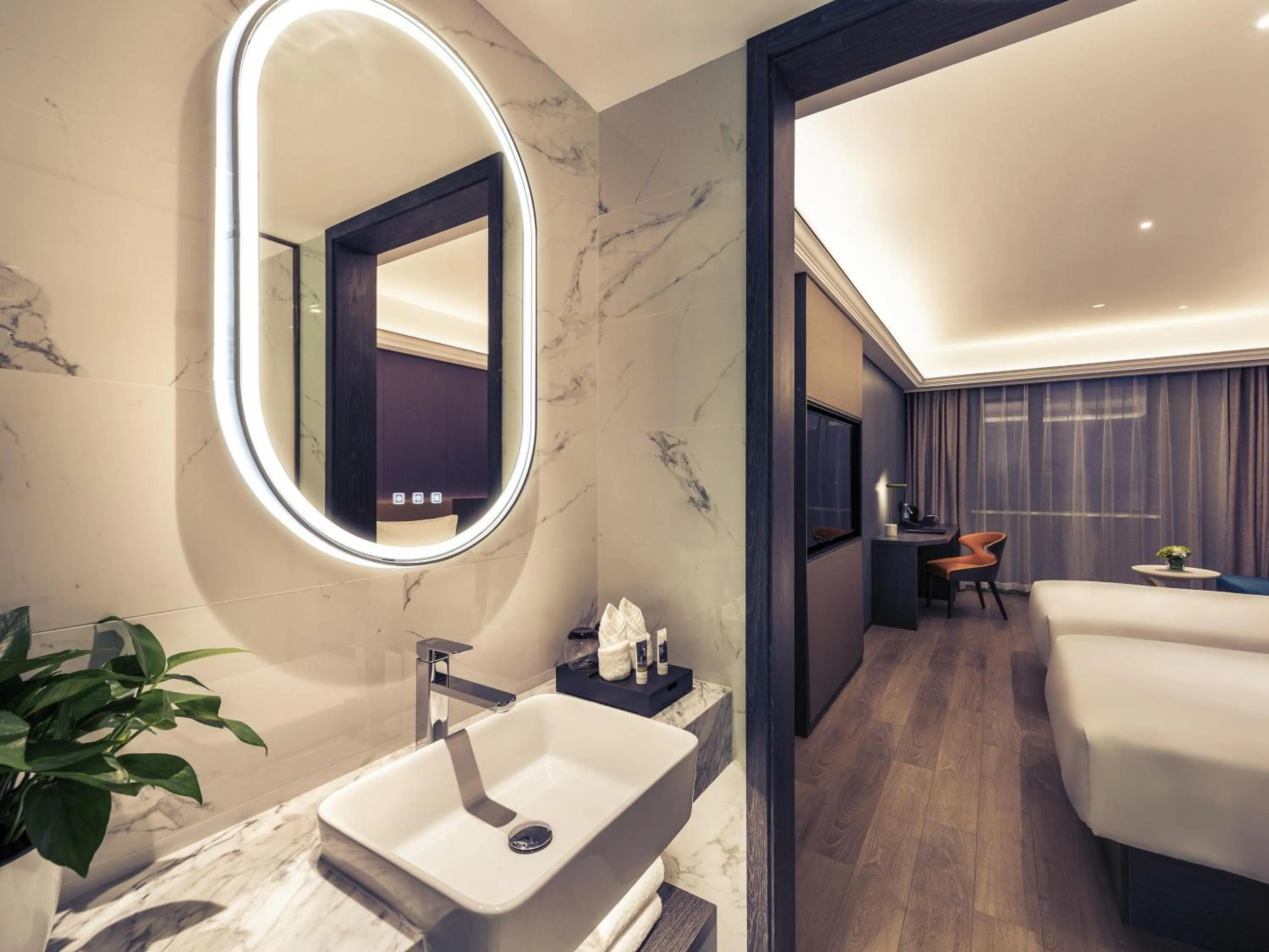 Bedroom, Bed in Mercure Shanghai NECC