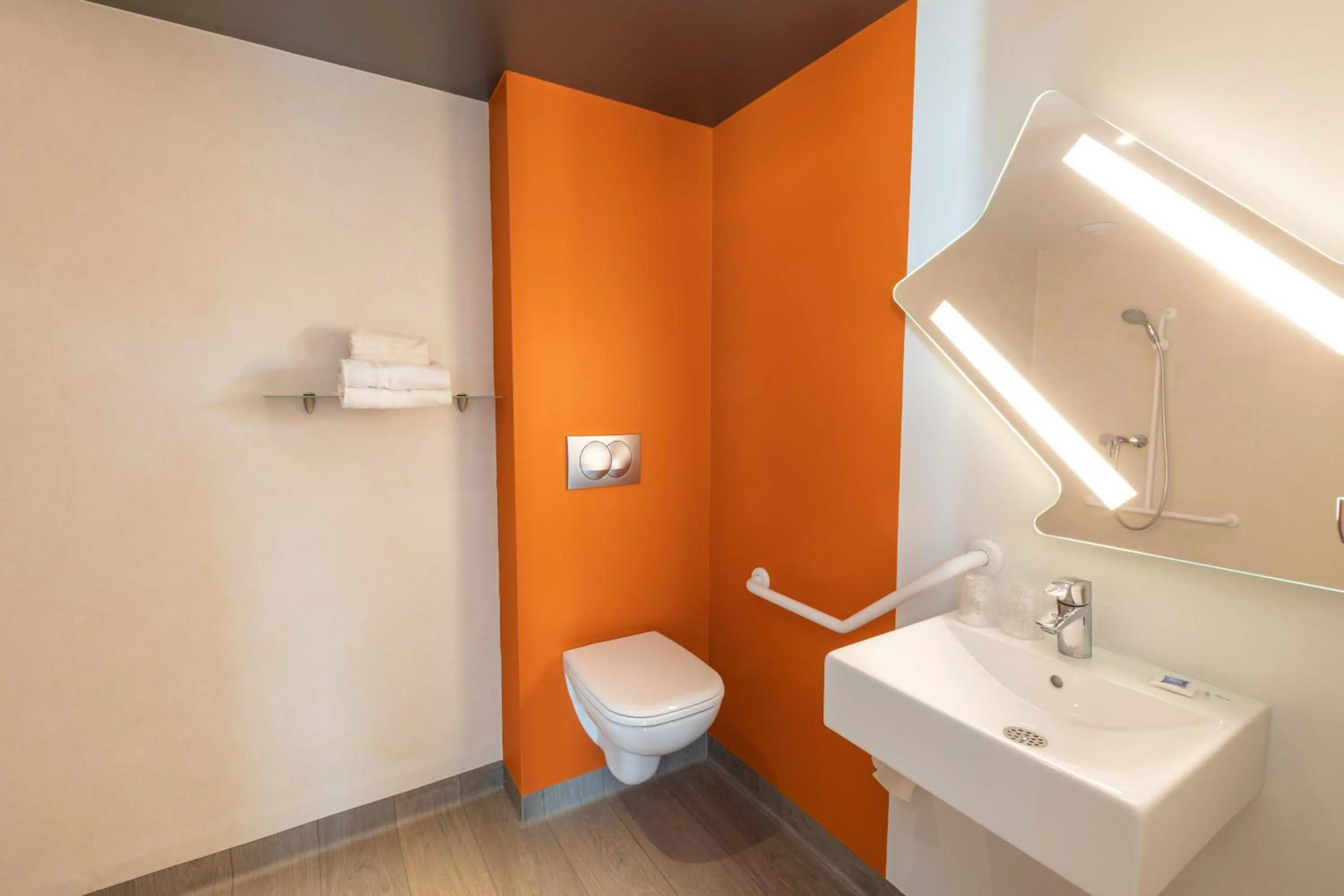 Bathroom in ibis budget Rennes Rte Lorient