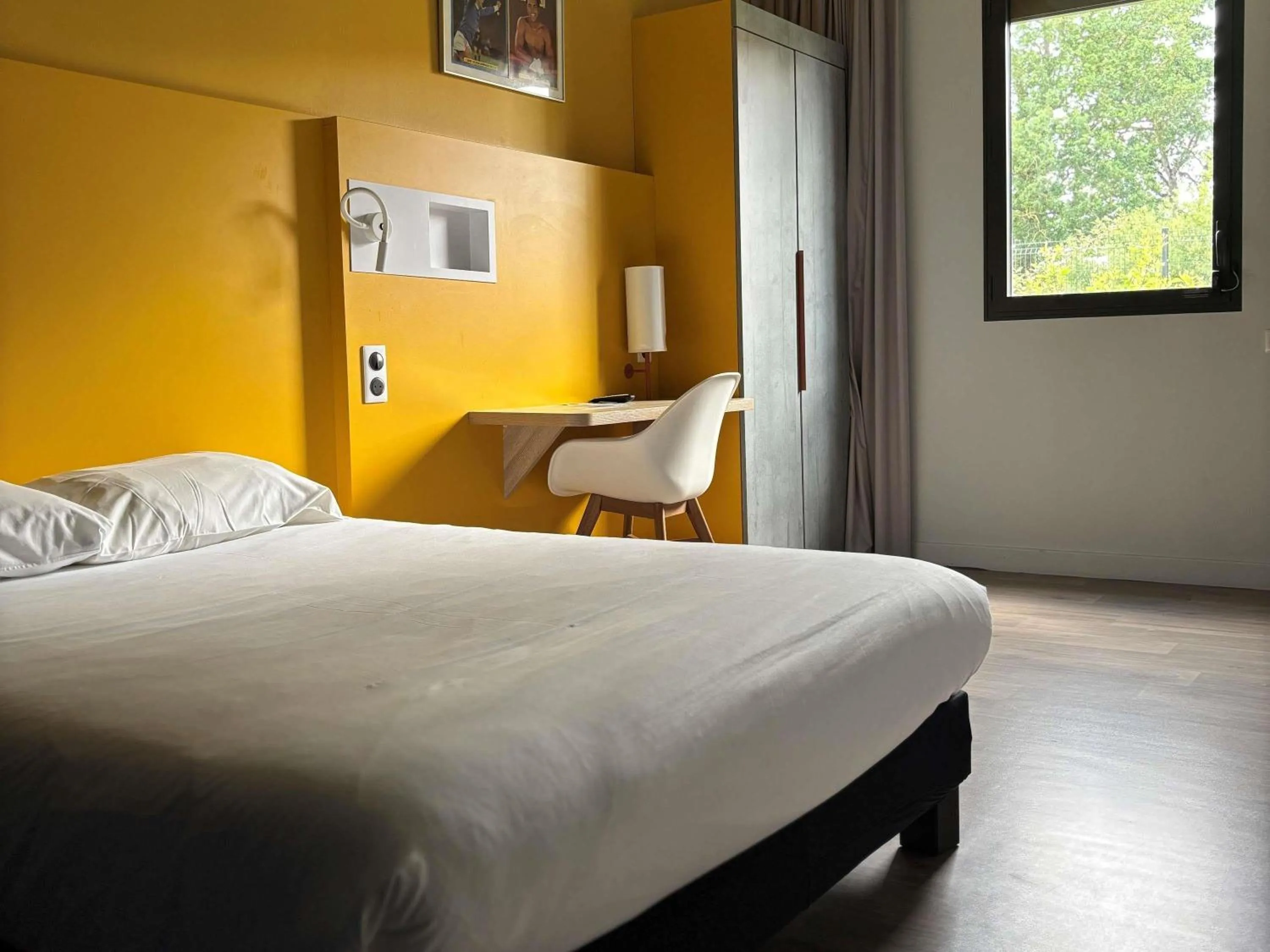 Bedroom, Bed in ibis budget Rennes Rte Lorient