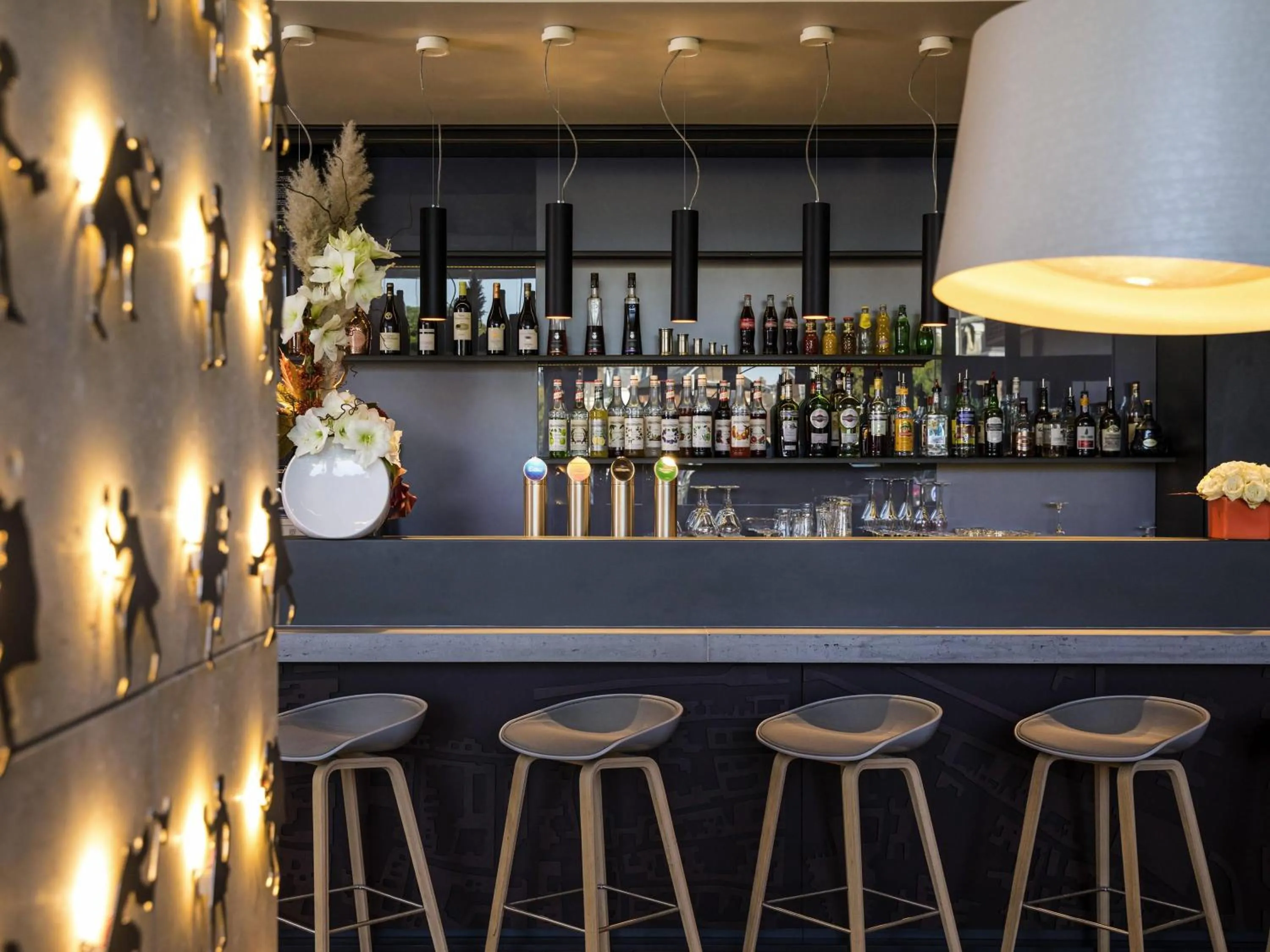 Lounge or bar in Mercure Beauvais Centre Cathédrale