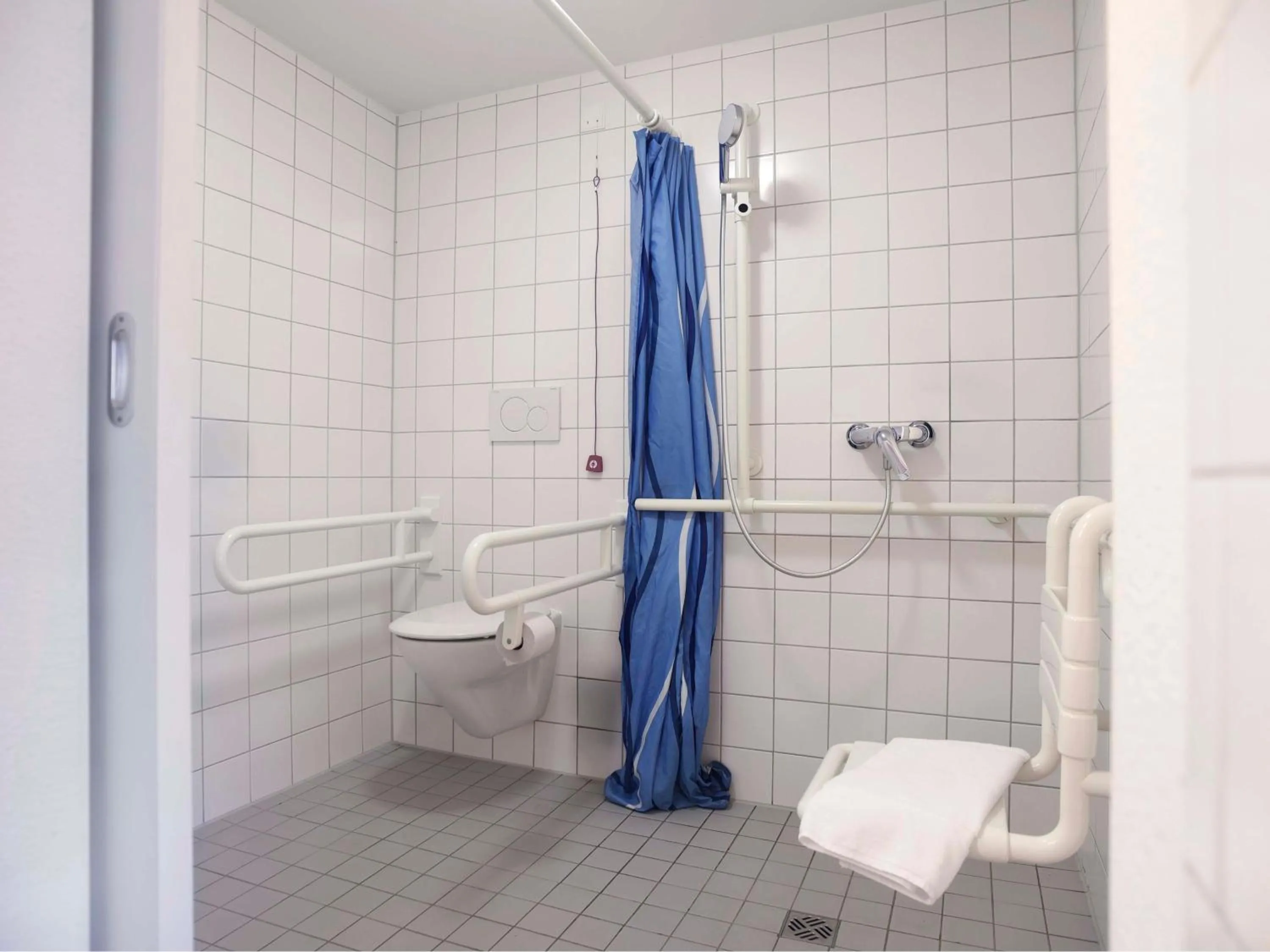 Bathroom in B&B HOTEL Flensburg-City