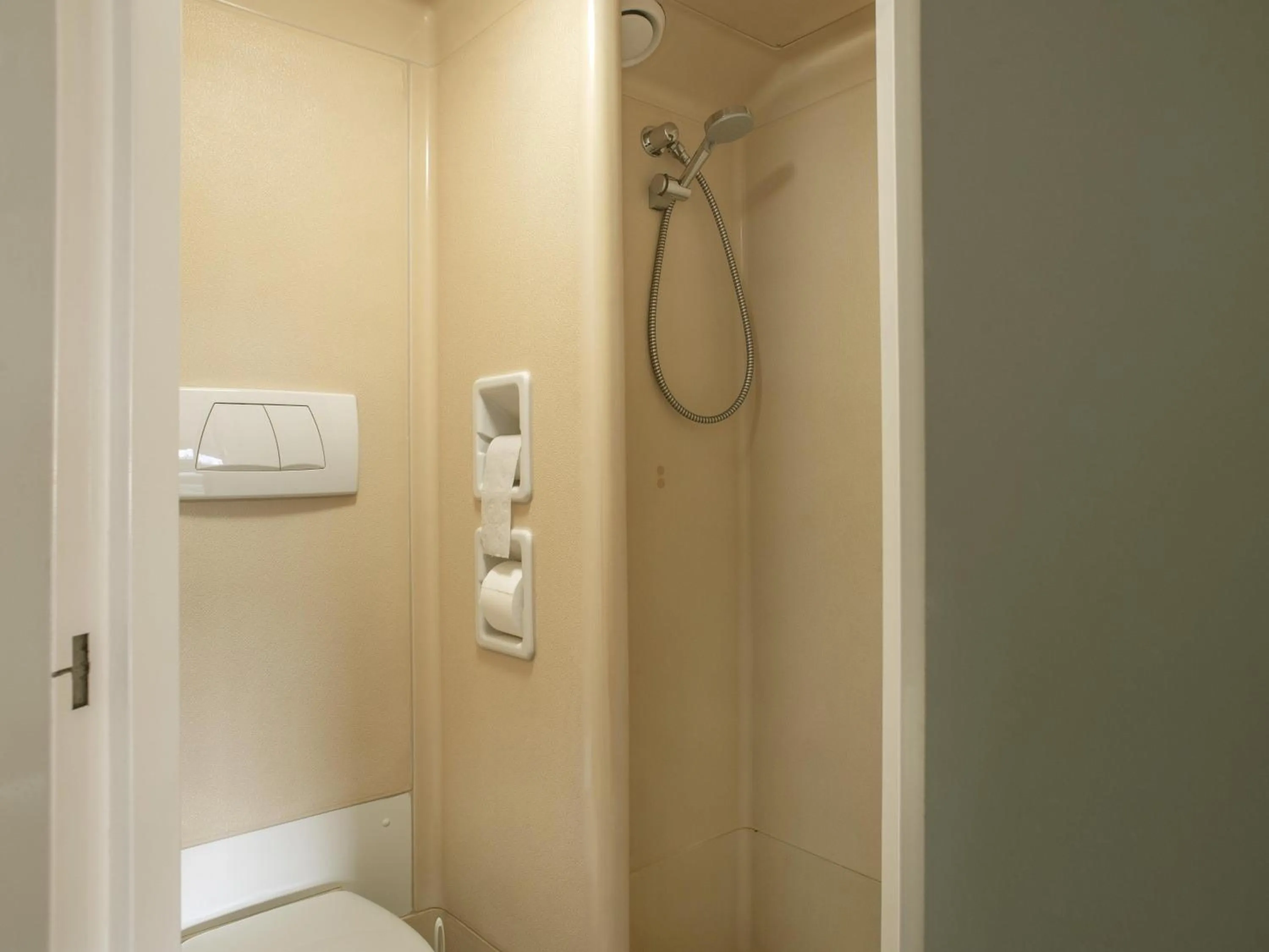 Bathroom in B&B HOTEL Flensburg-City