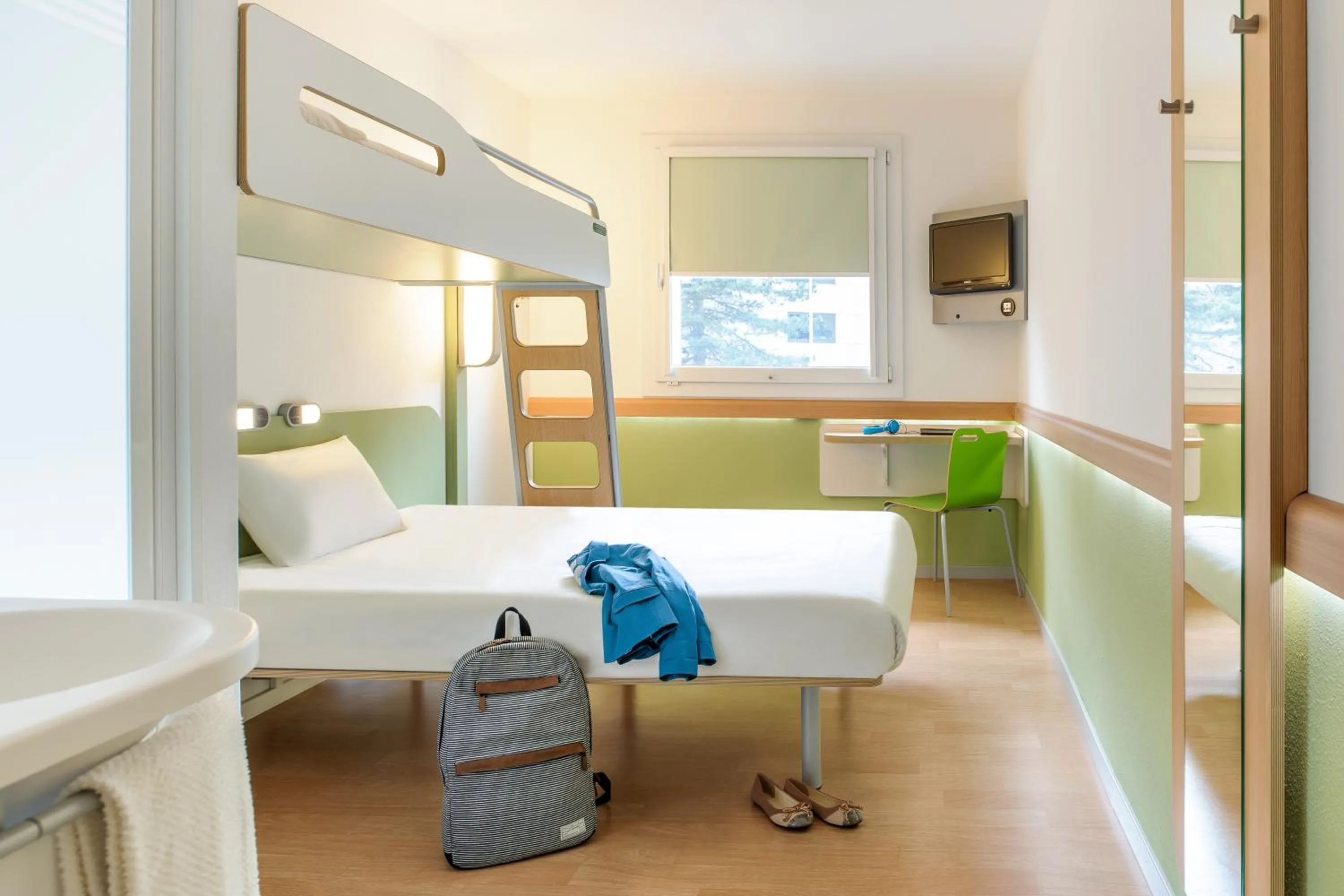 Bathroom, Bed in ibis budget Flensburg City