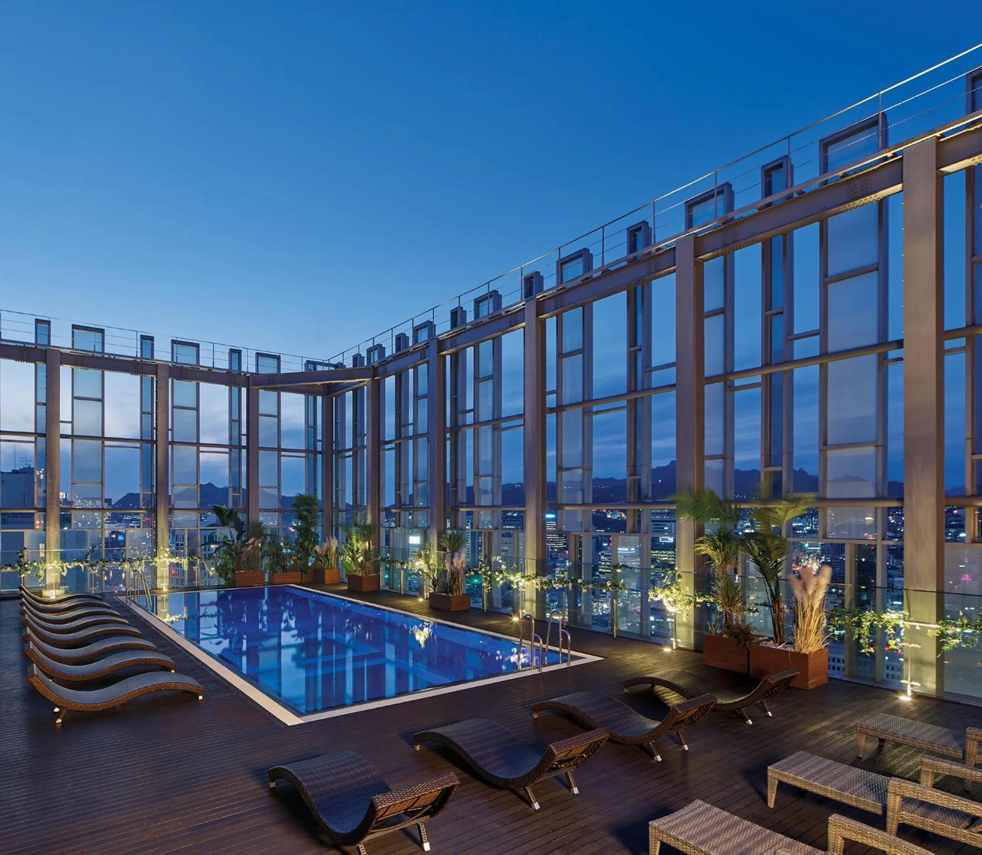 Swimming pool in Novotel Ambassador Seoul Dongdaemun Hotels & Residences