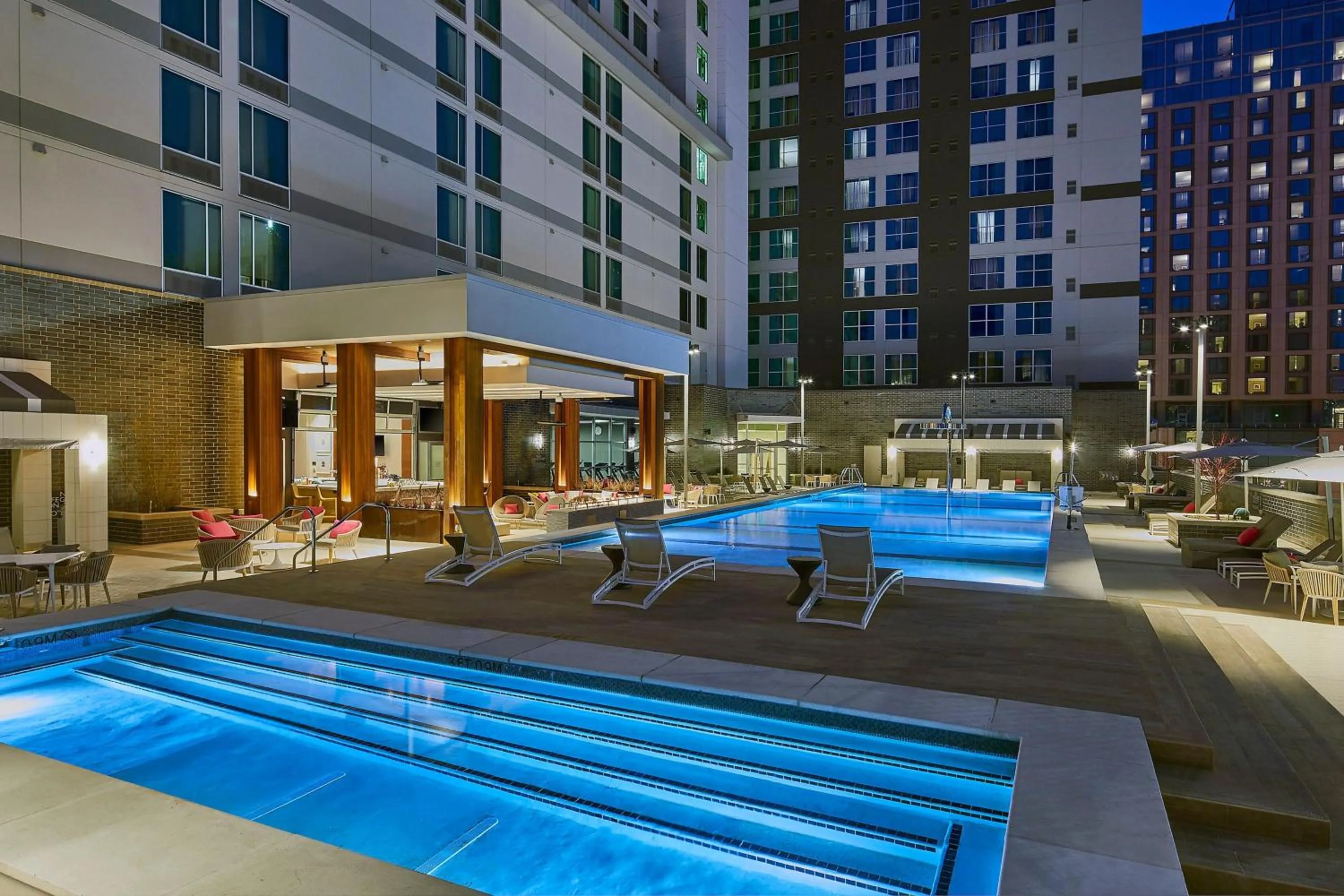 Swimming pool in SpringHill Suites by Marriott Nashville Downtown/Convention Center