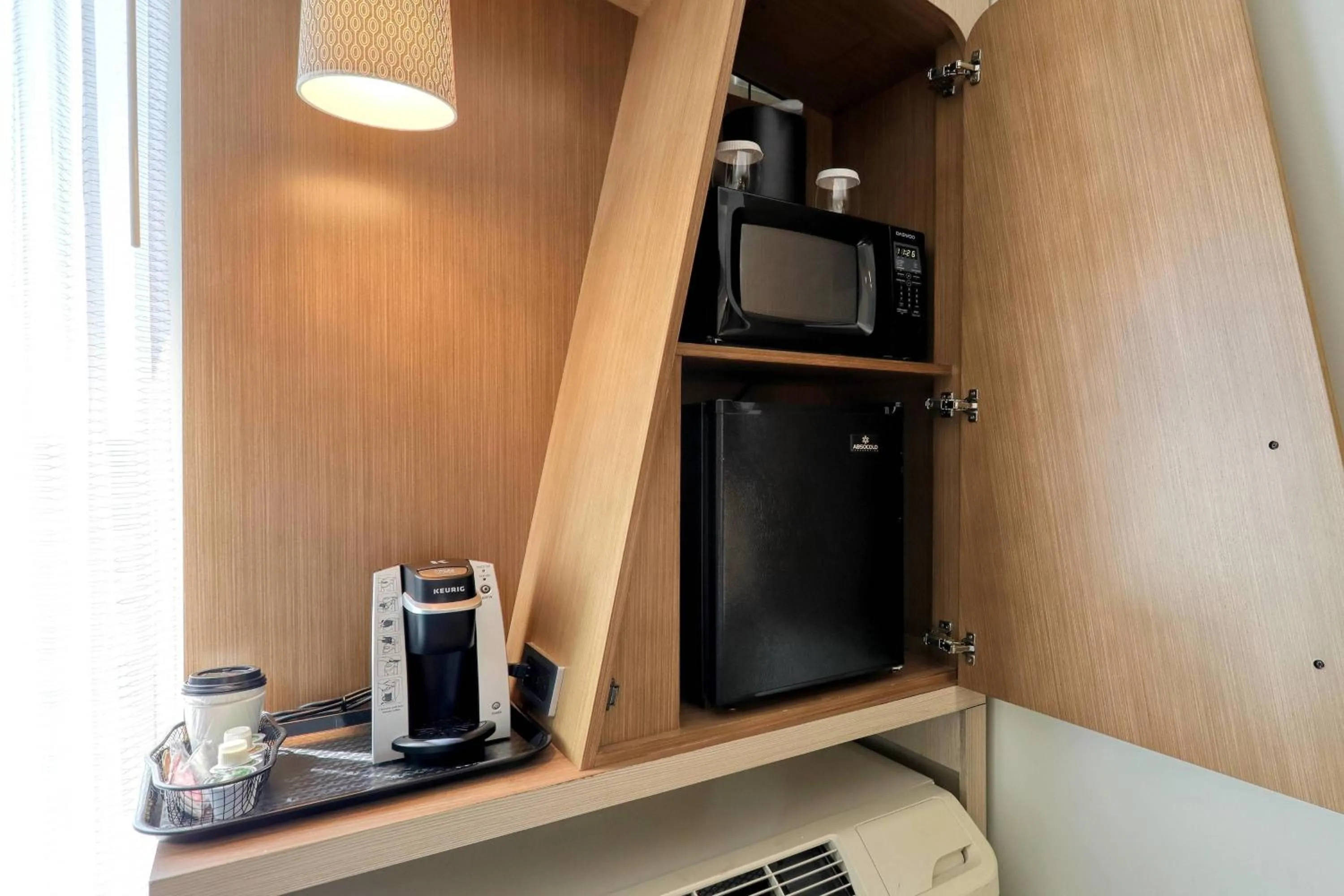 Photo of the whole room in Courtyard by Marriott North Brunswick