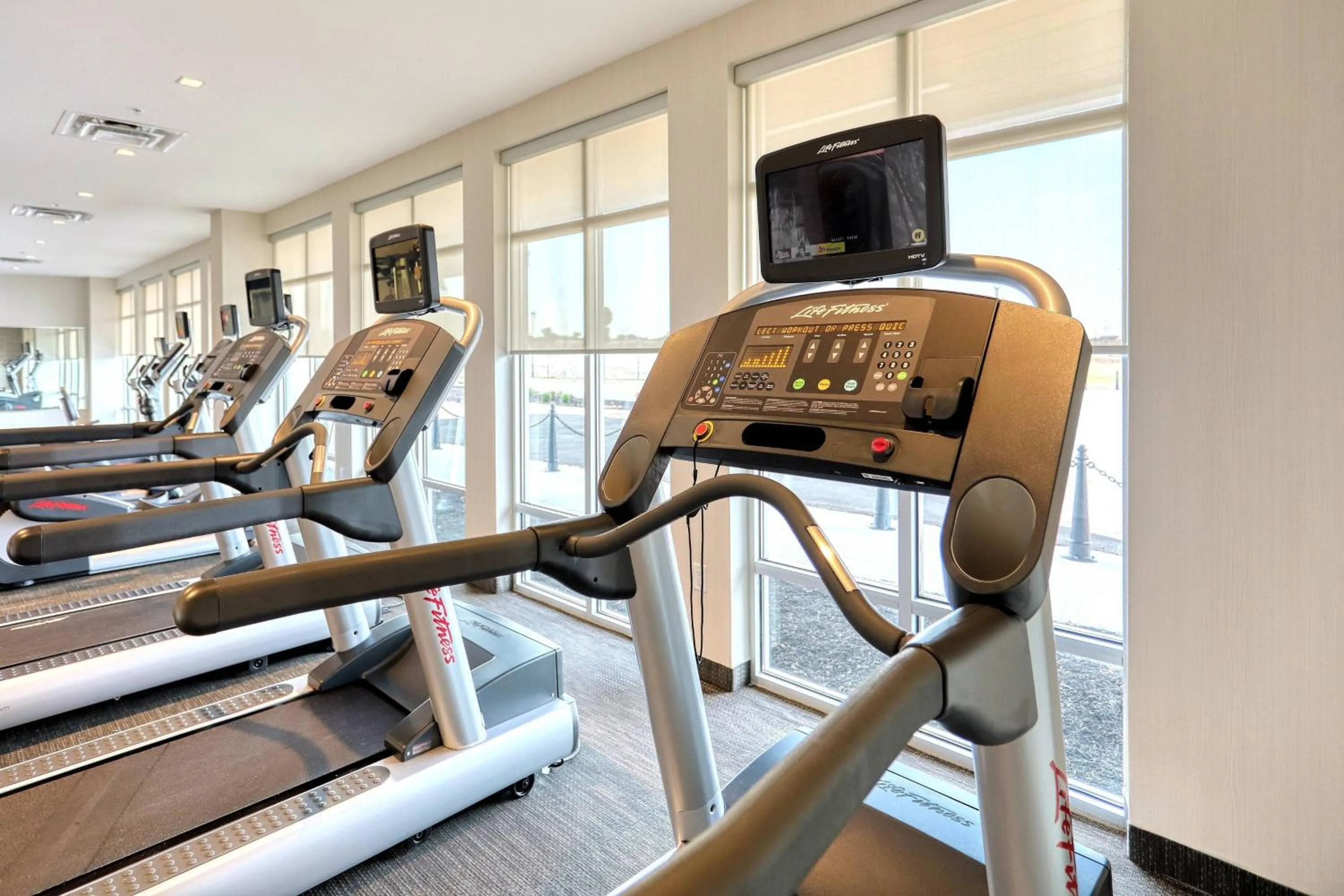Fitness centre/facilities in Courtyard by Marriott North Brunswick