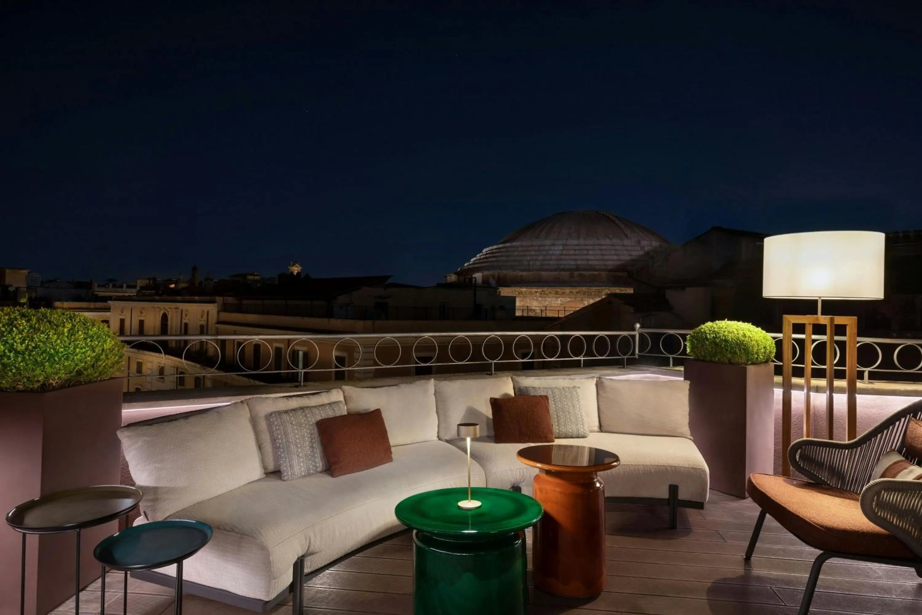 Lounge or bar in The Pantheon Iconic Rome Hotel, Autograph Collection