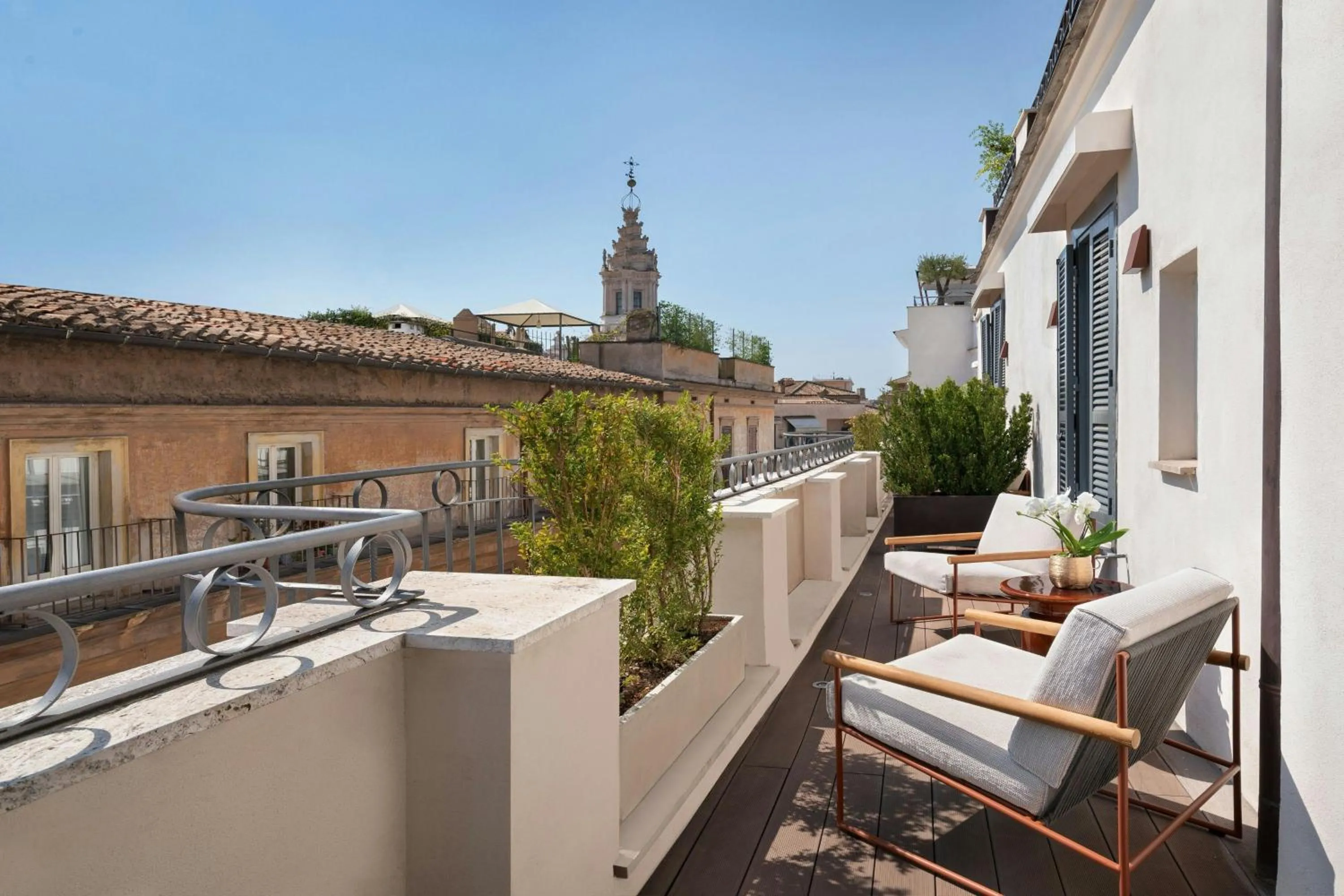 Photo of the whole room in The Pantheon Iconic Rome Hotel, Autograph Collection