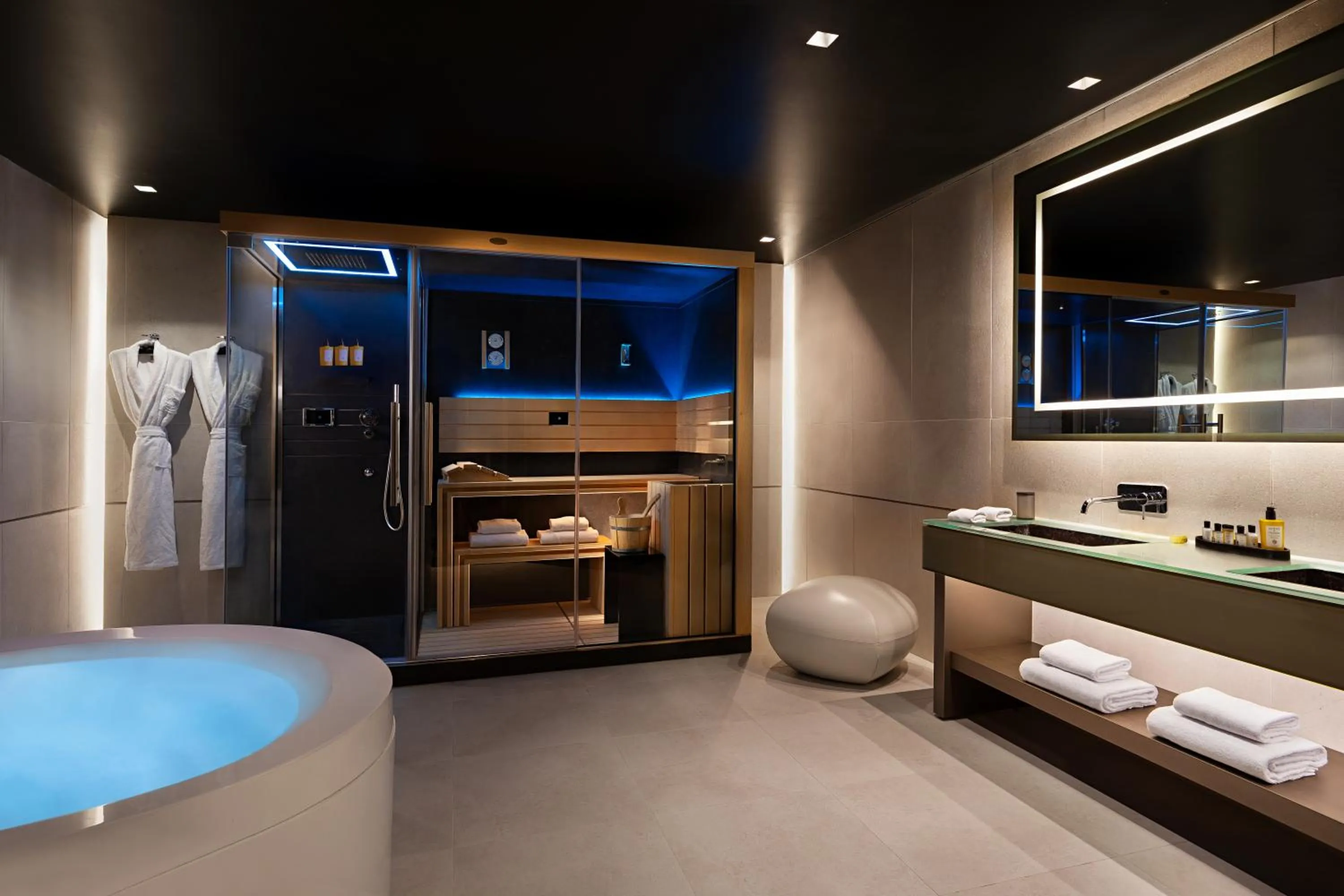 Bathroom in The Pantheon Iconic Rome Hotel, Autograph Collection