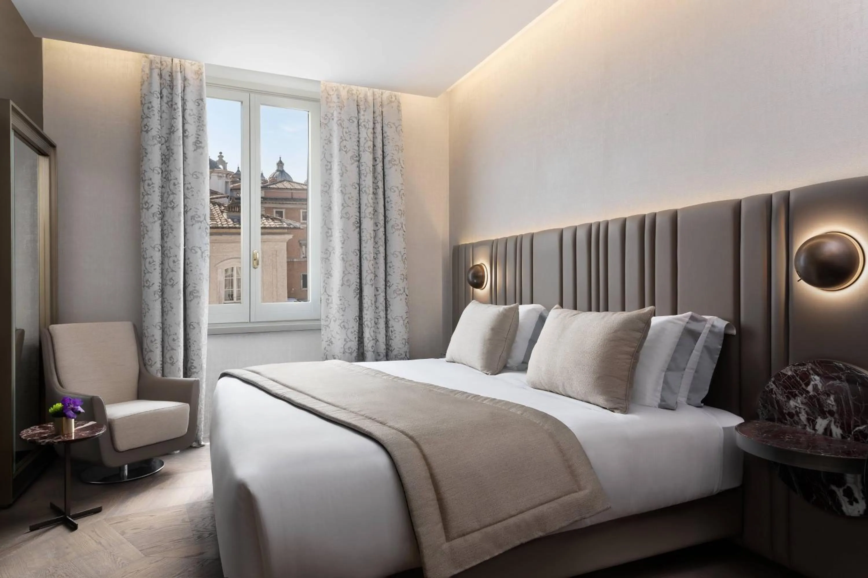 Photo of the whole room, Bed in The Pantheon Iconic Rome Hotel, Autograph Collection