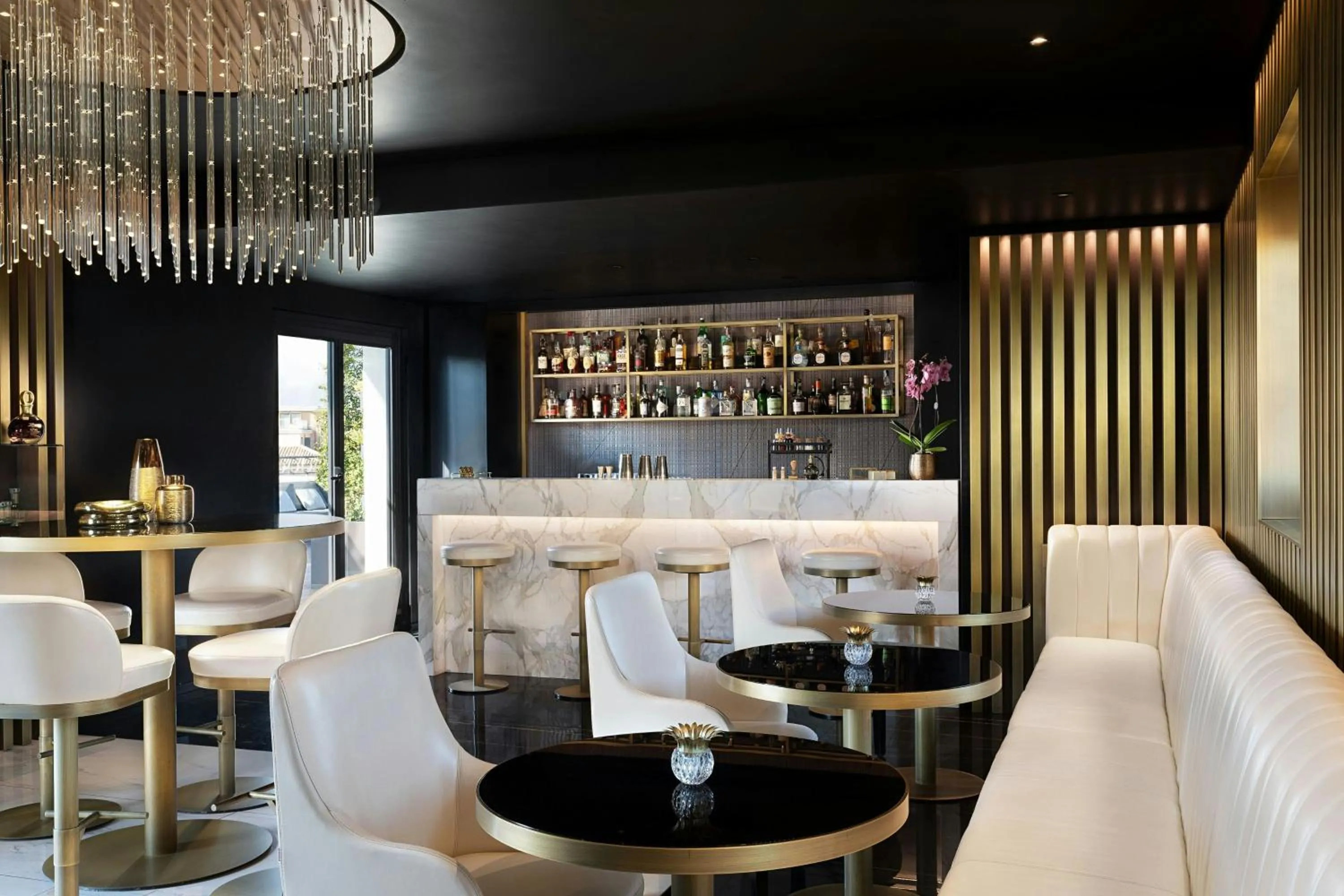 Lounge or bar in The Pantheon Iconic Rome Hotel, Autograph Collection