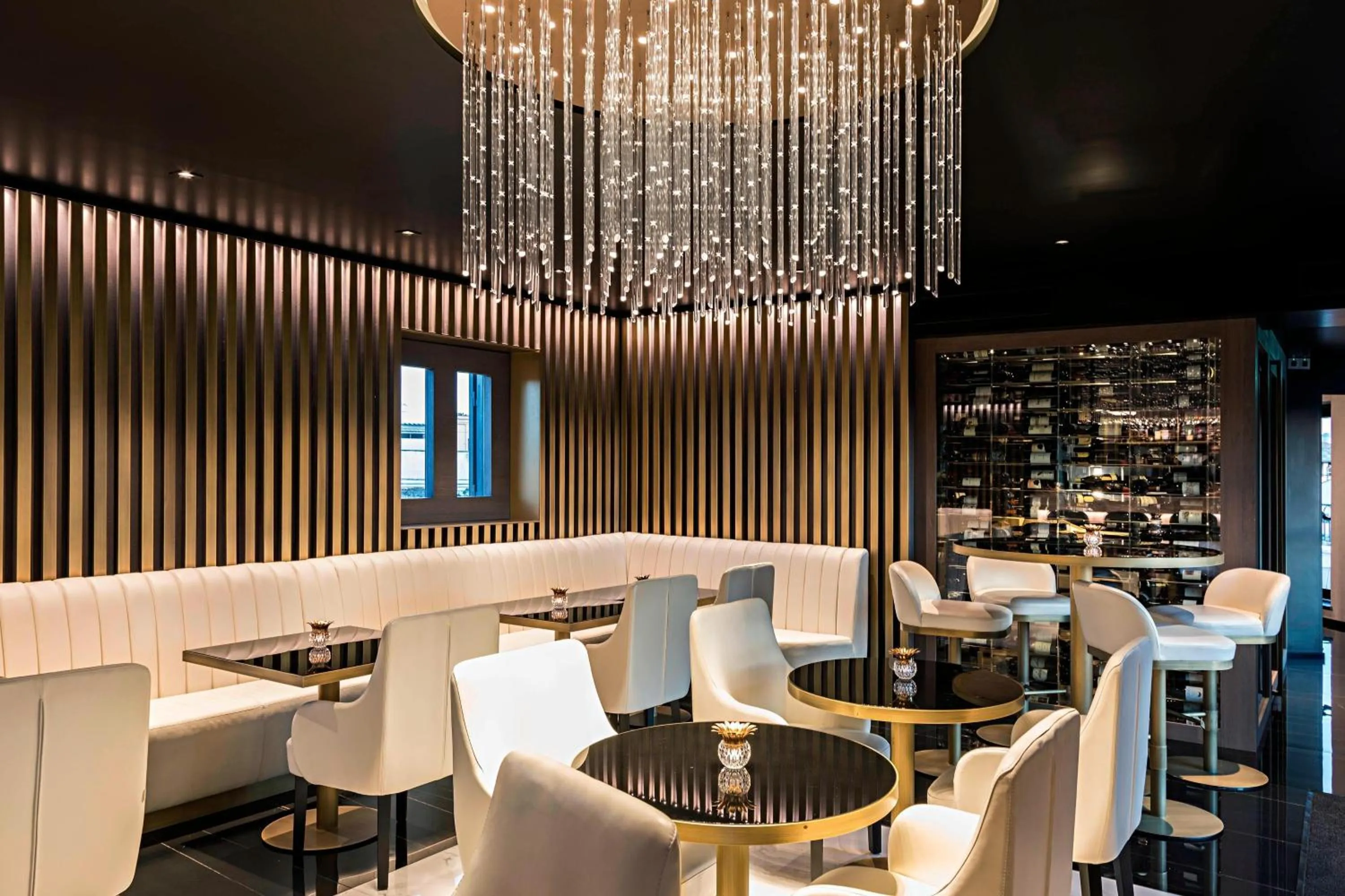 Lounge or bar in The Pantheon Iconic Rome Hotel, Autograph Collection