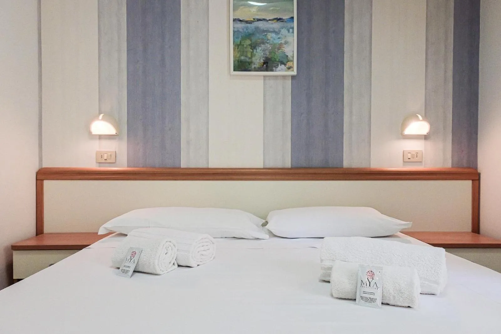 Bedroom, Bed in Hotel Blue Ribbon