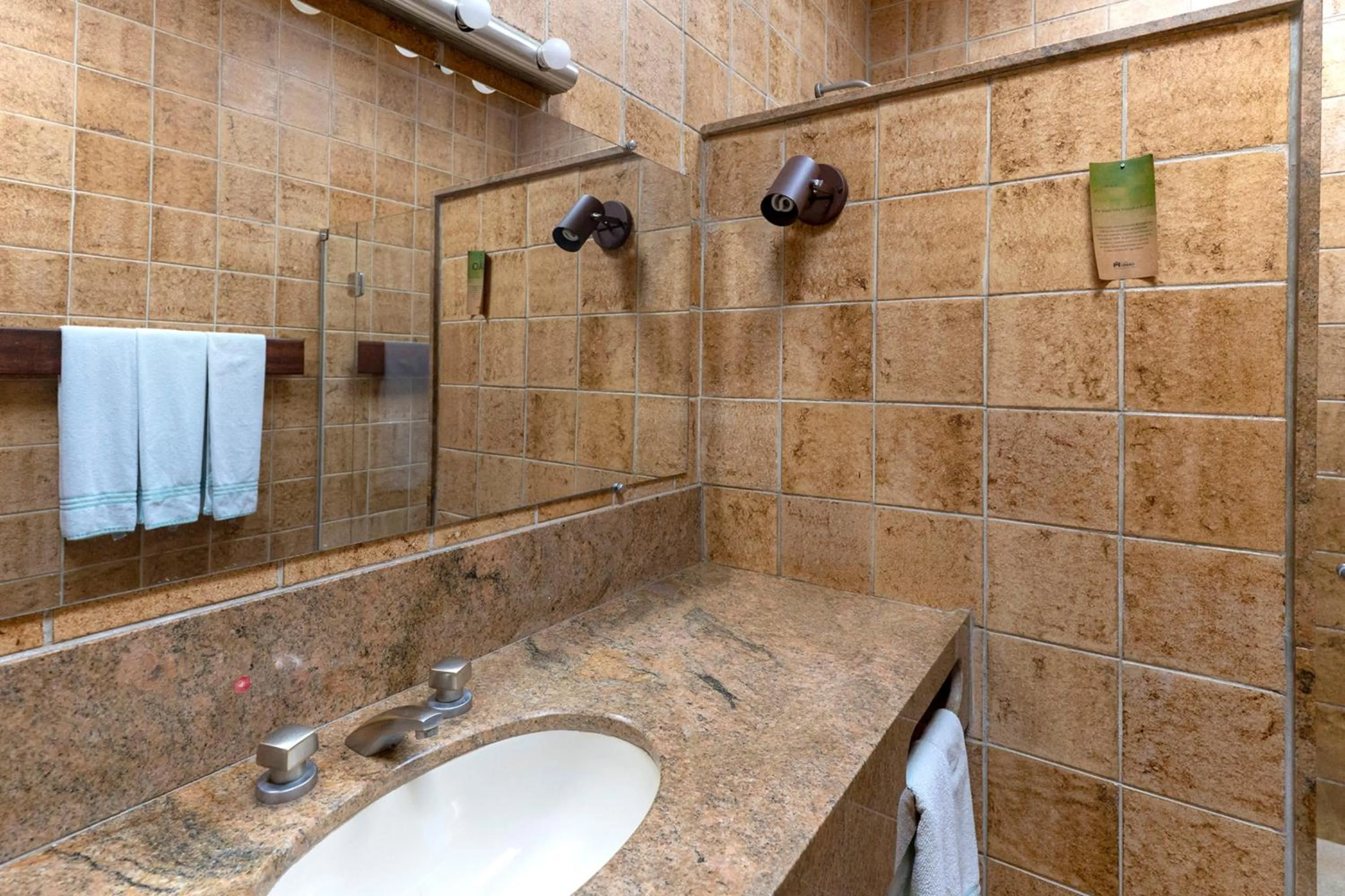 Bathroom in VOA Hotel União