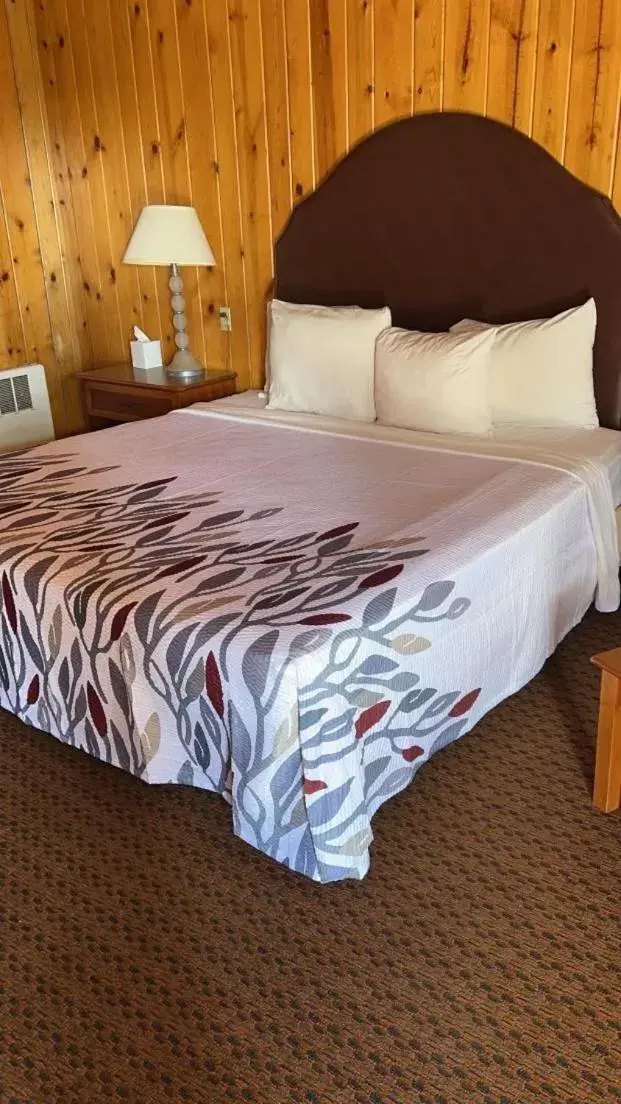 Standard King Room - Non-Smoking in Prospector Motor Lodge Standard King Room - Non-Smoking in Prospector Motor Lodge