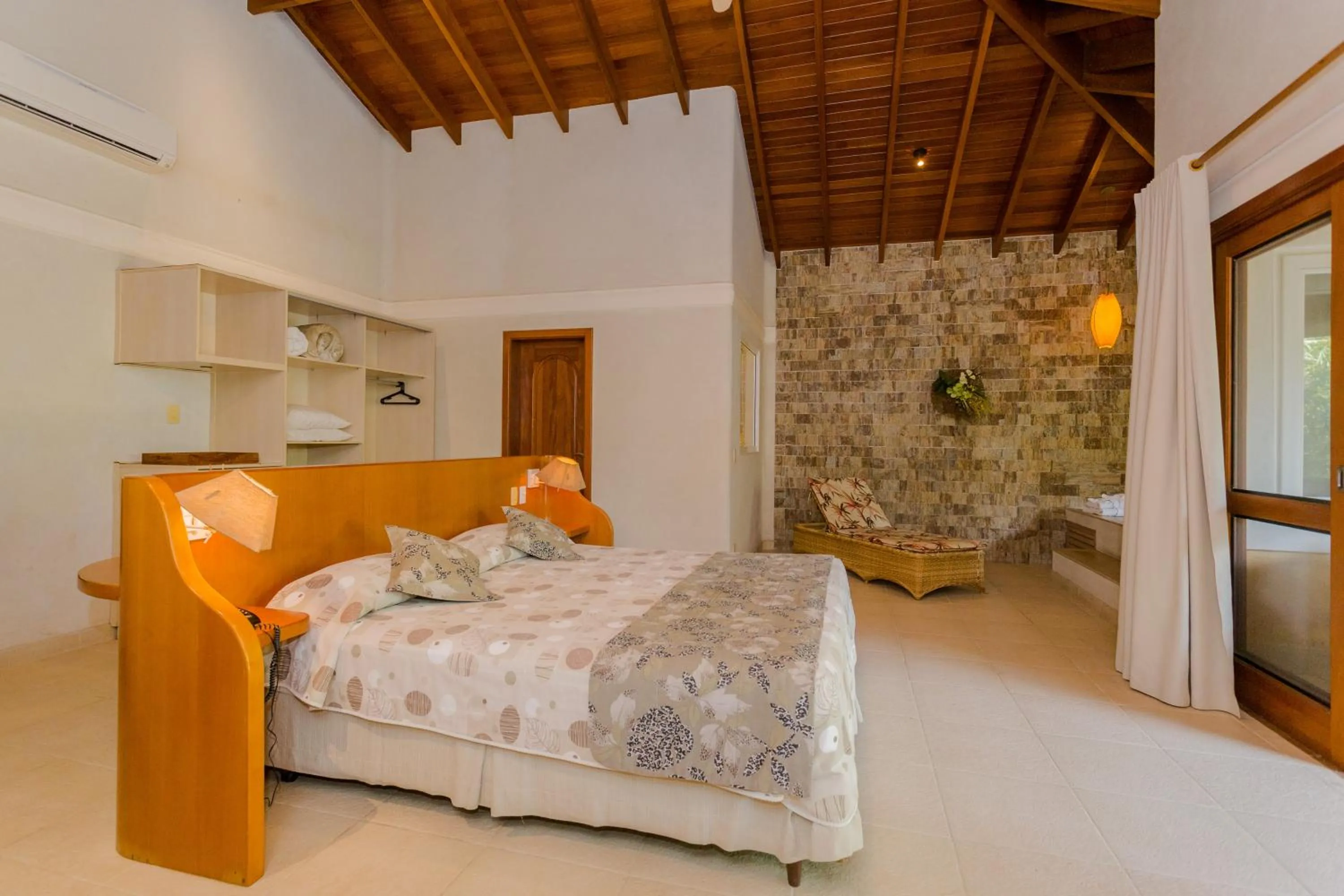 Bedroom, Bed in Beach Hotel Cambury