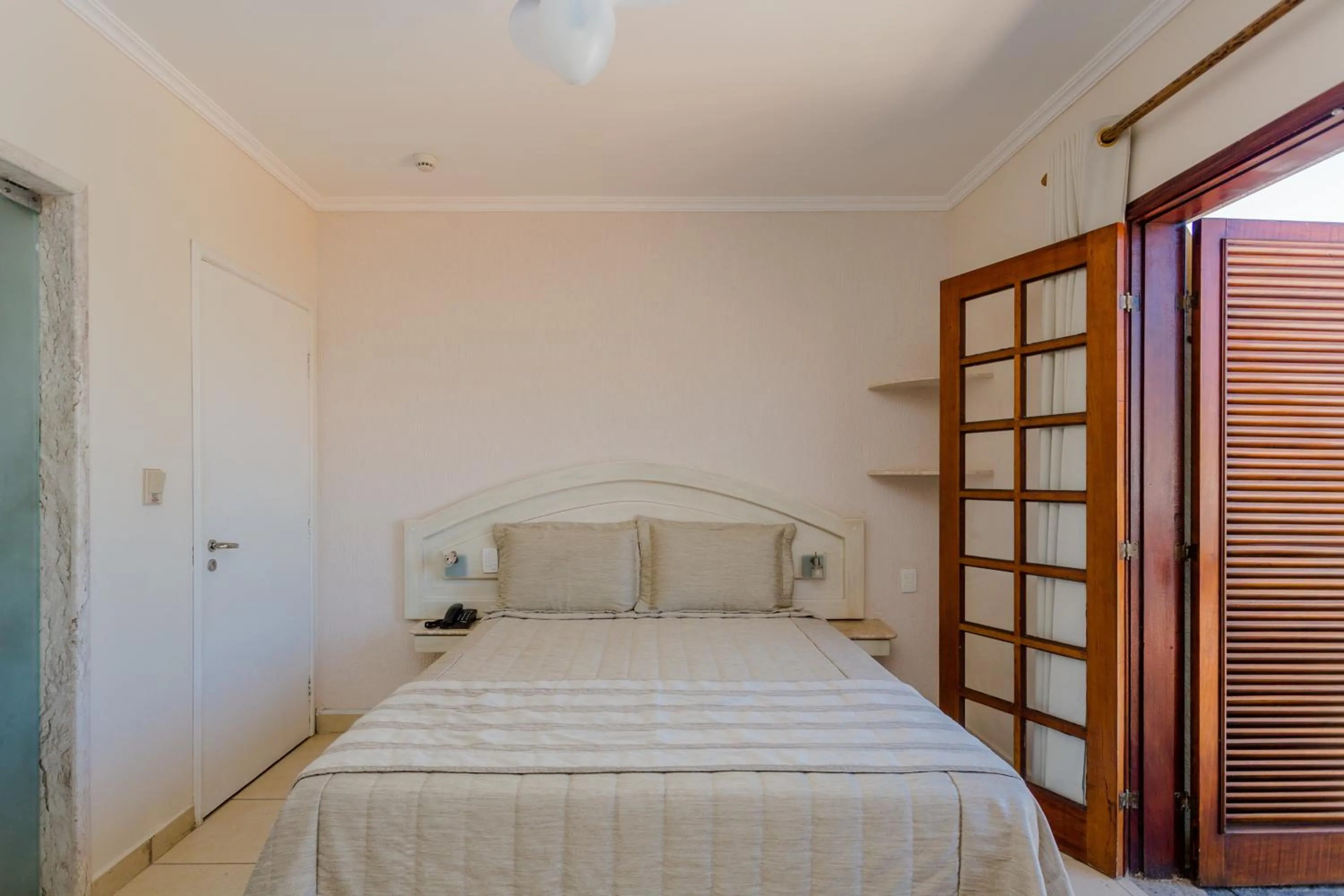 Bedroom, Bed in Beach Hotel Cambury