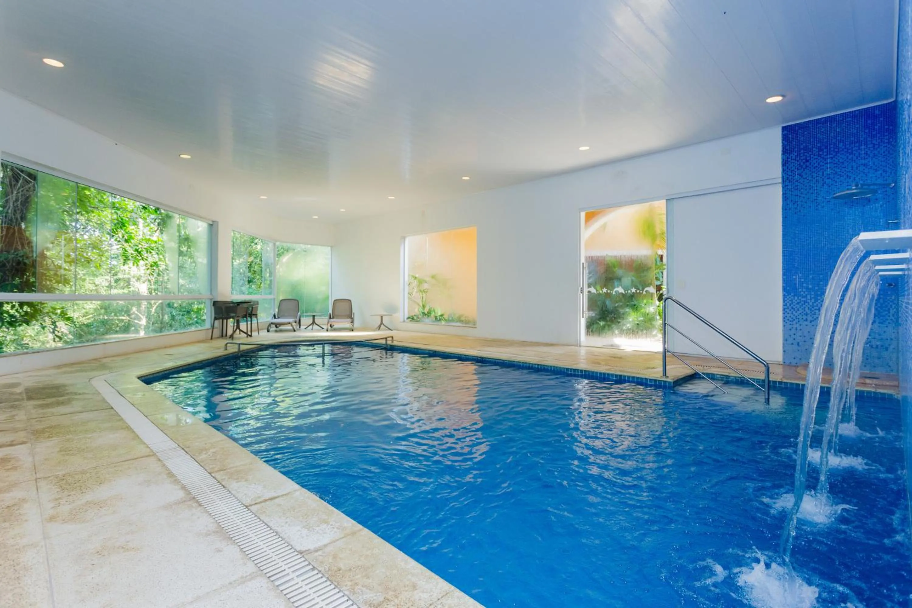 Swimming pool in Beach Hotel Cambury